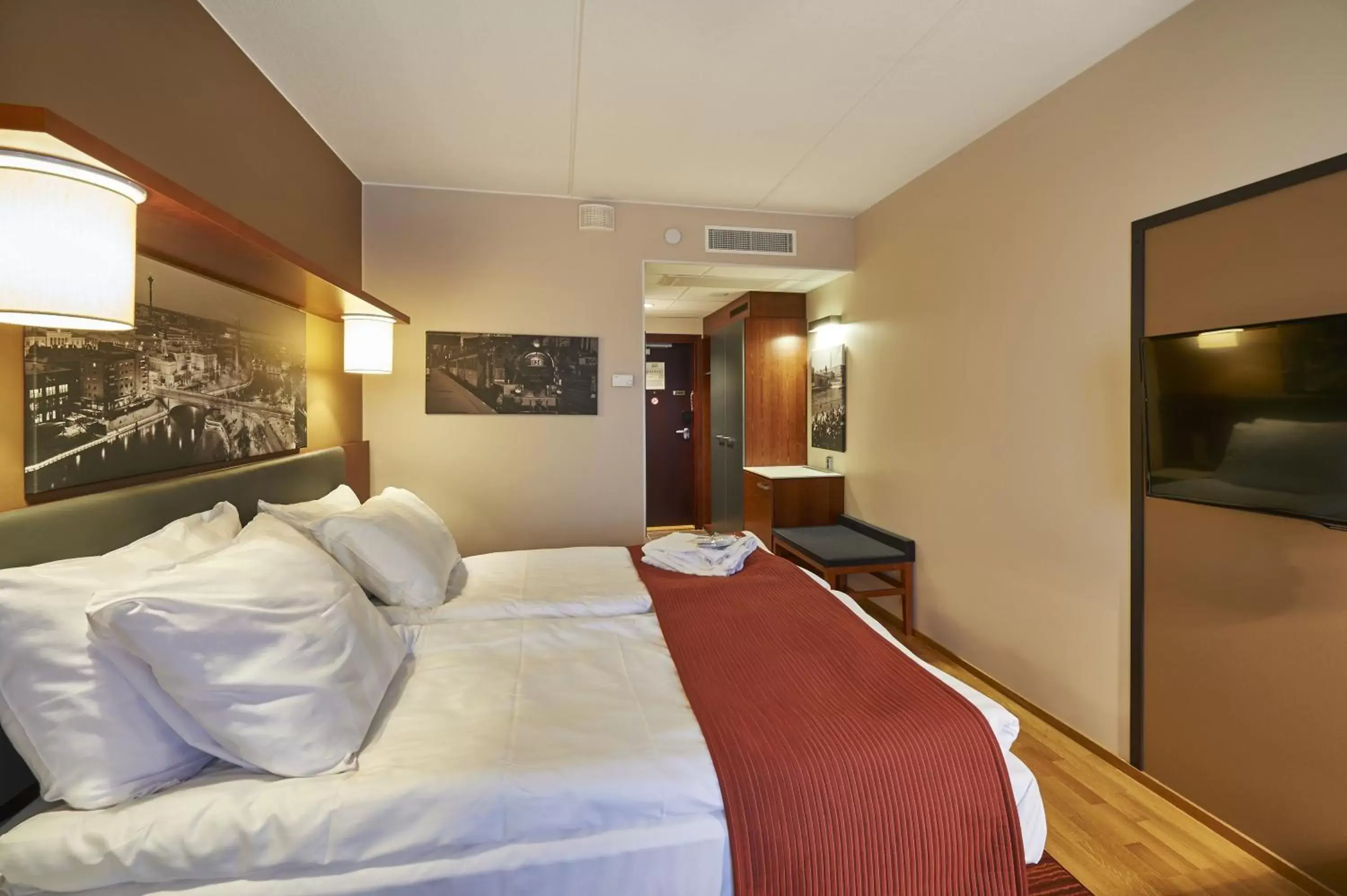 Photo of the whole room, Bed in Holiday Inn Tampere - Central Station, an IHG Hotel