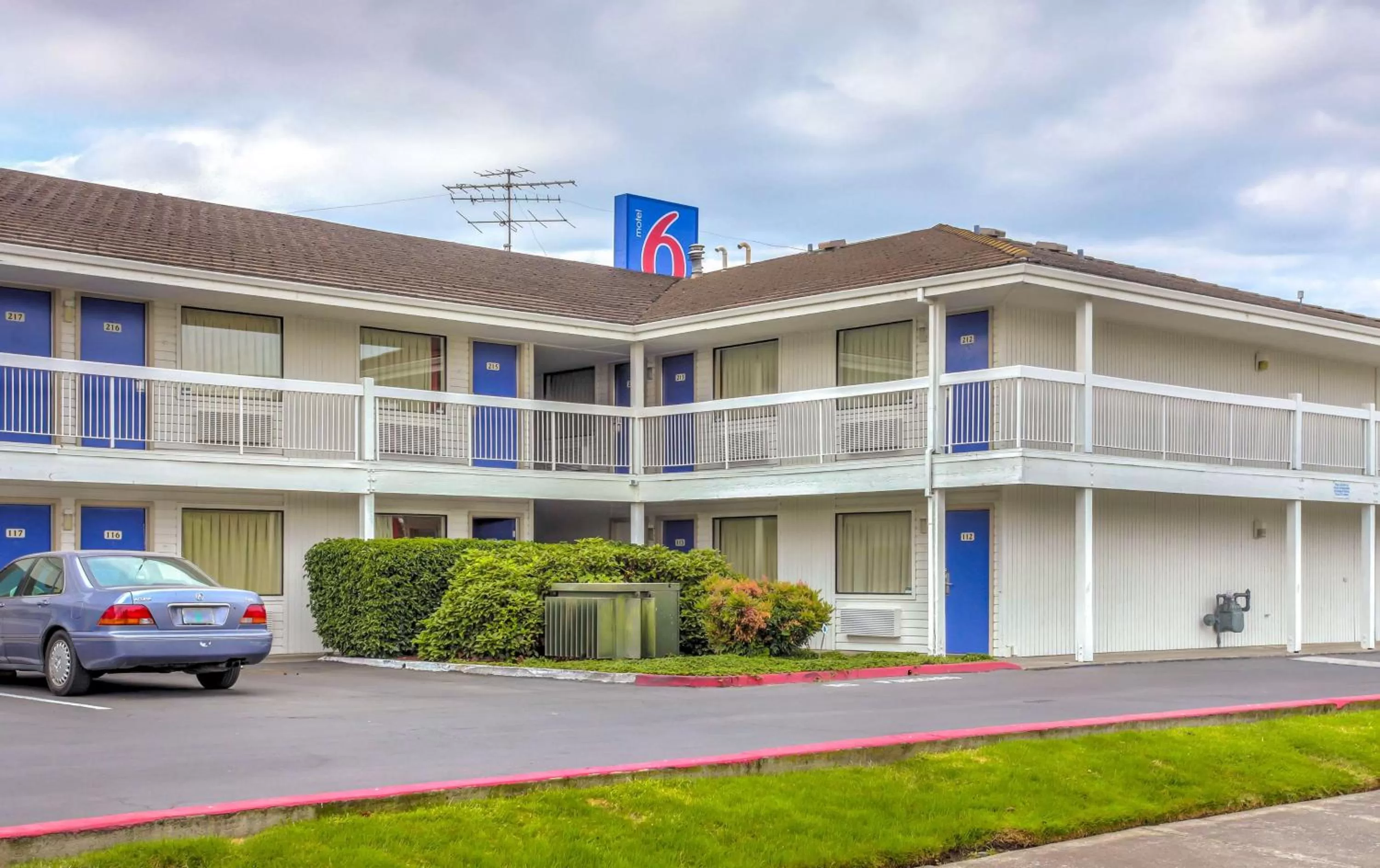 Property building in Motel 6-Medford, OR - North