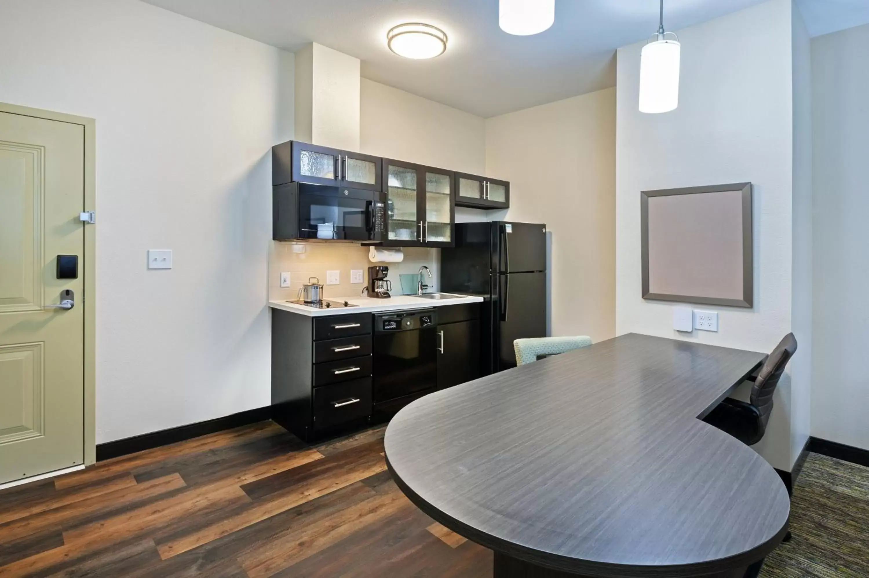 Photo of the whole room, Kitchen/Kitchenette in Candlewood Suites - Houston - Pasadena, an IHG Hotel