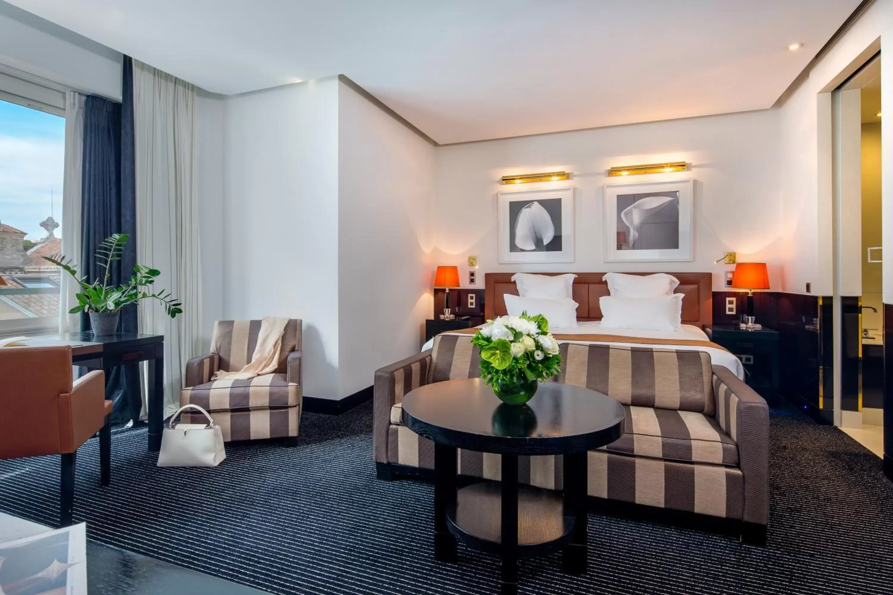 Bedroom, Seating Area in Hôtel Barrière Le Majestic Cannes