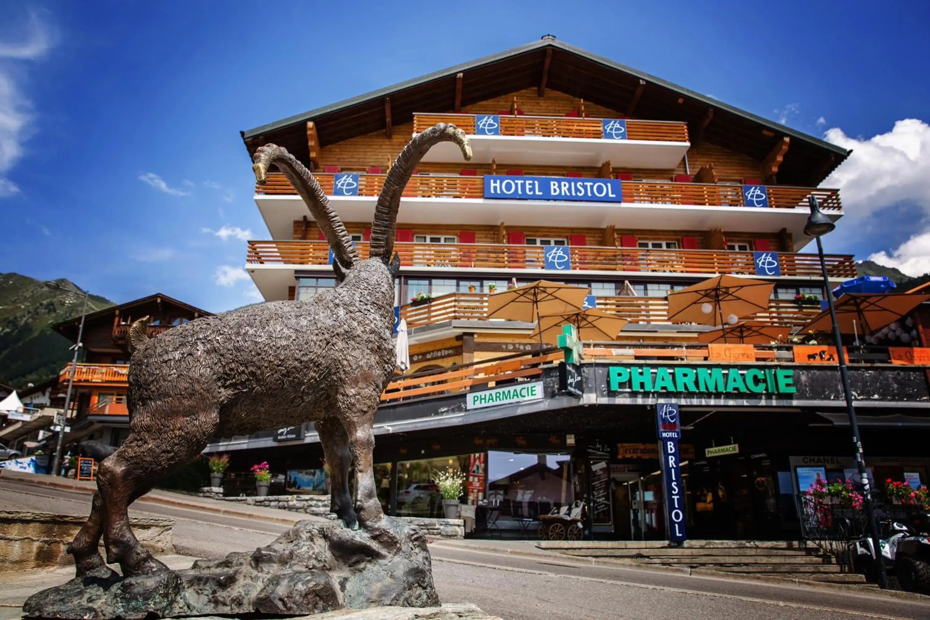 Facade/entrance, Property Building in Hotel Bristol Verbier