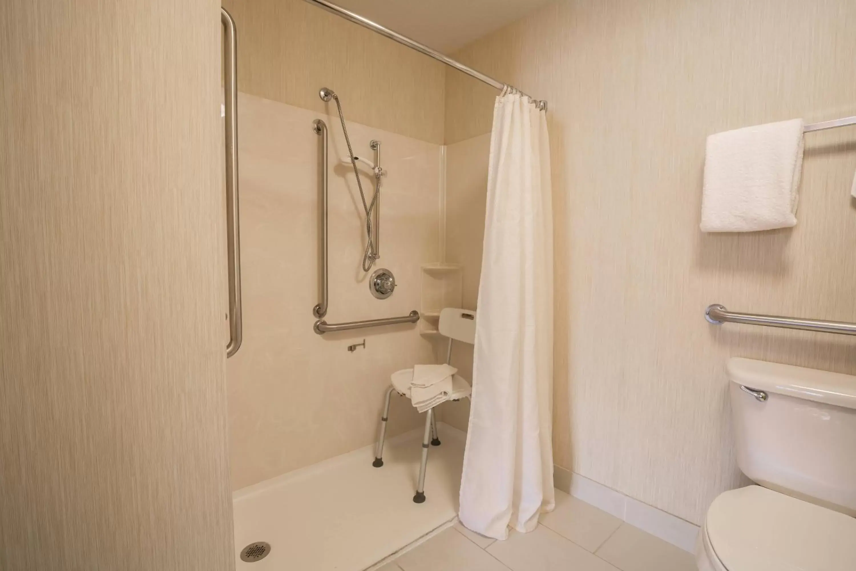 Bathroom in Residence Inn Kansas City Independence