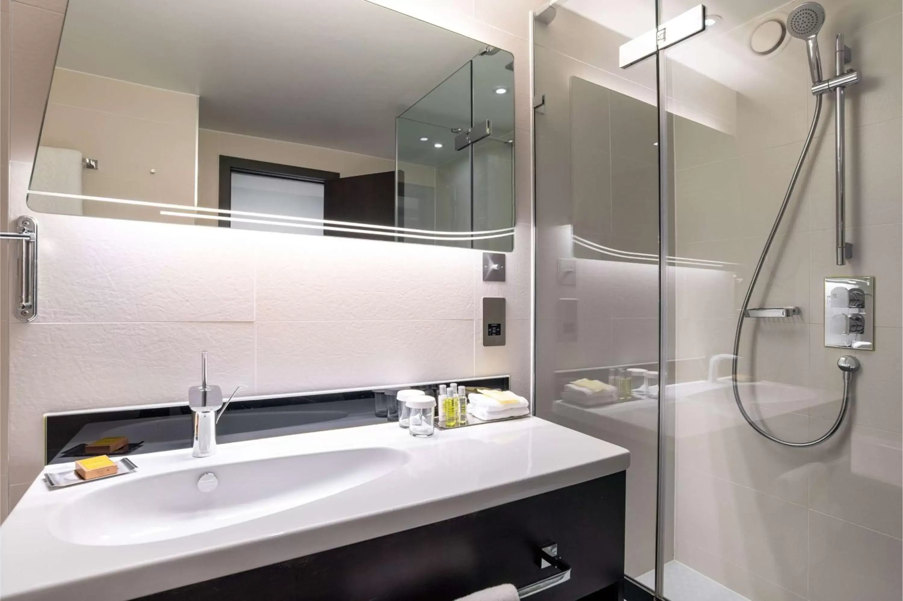 Bathroom in Hilton London Heathrow Airport Bathroom in Hilton London Heathrow Airport