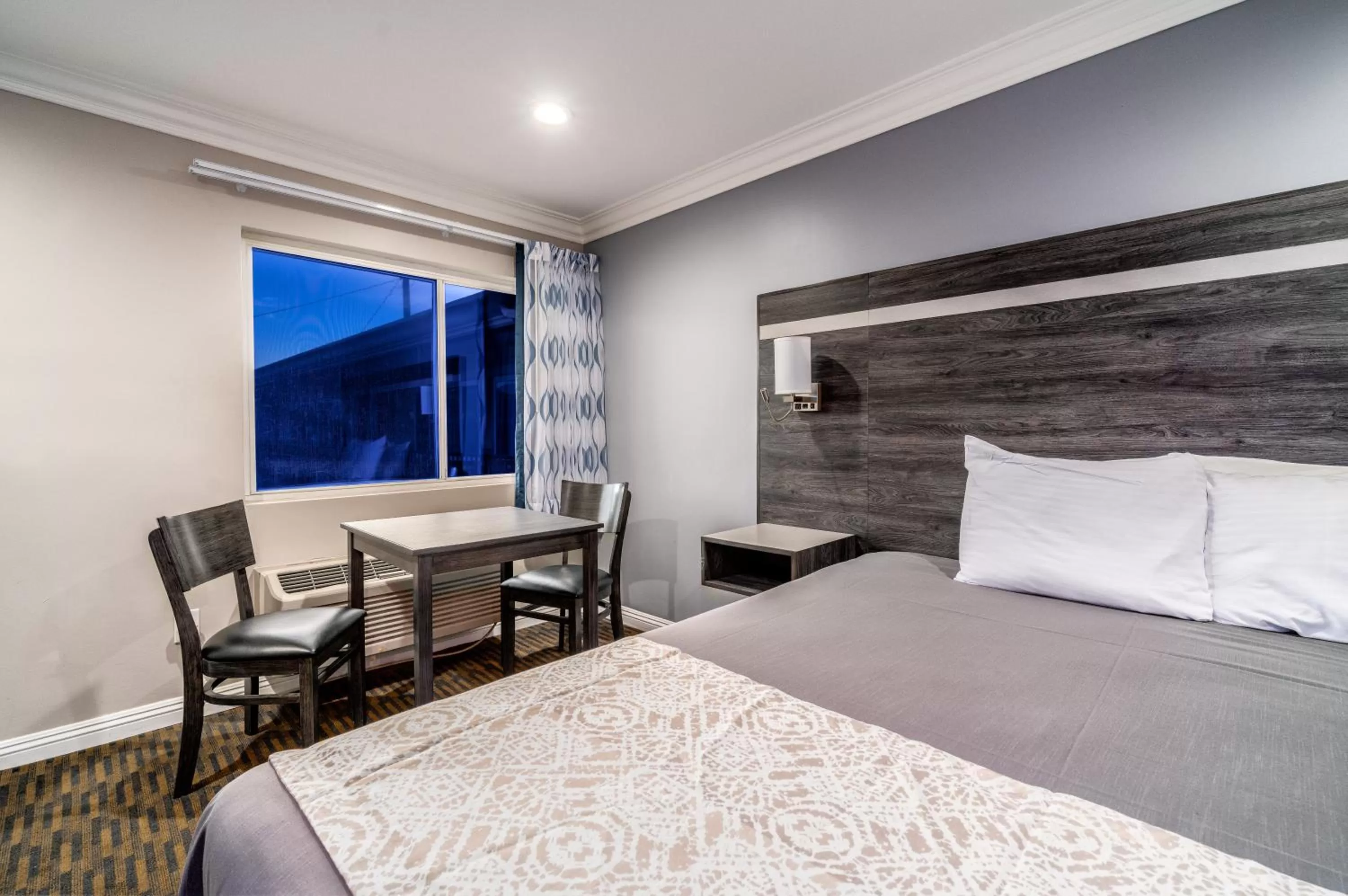 Bed in Friendly Hills Inn