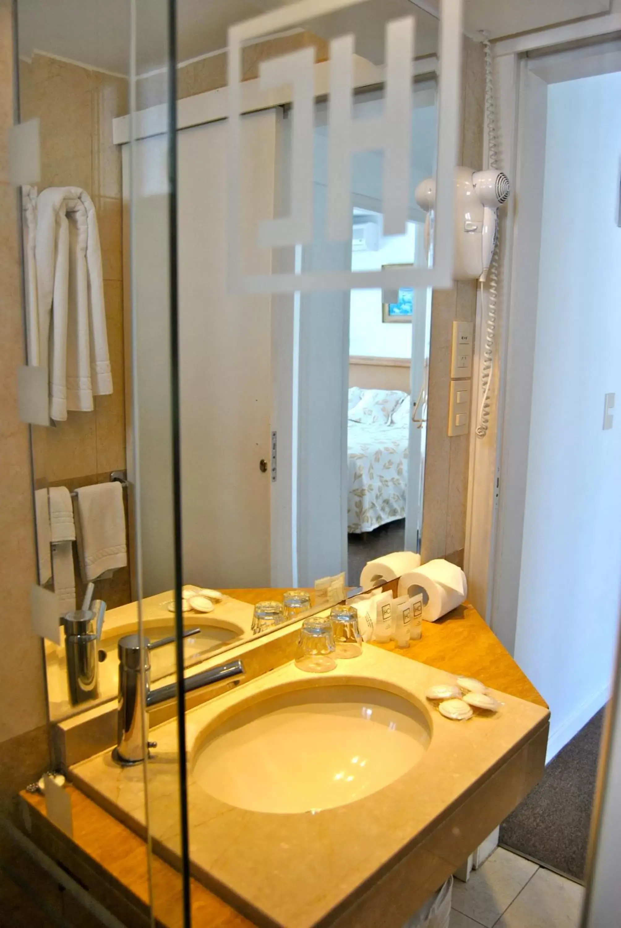 Quadruple Room in Hotel Castilla Quadruple Room in Hotel Castilla
