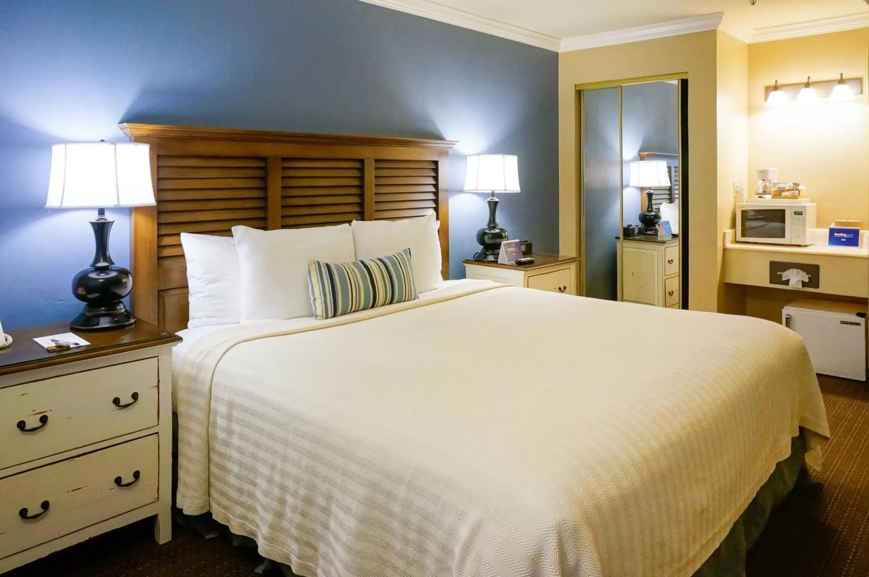 Bed in Sand Pebbles Inn Bed in Sand Pebbles Inn