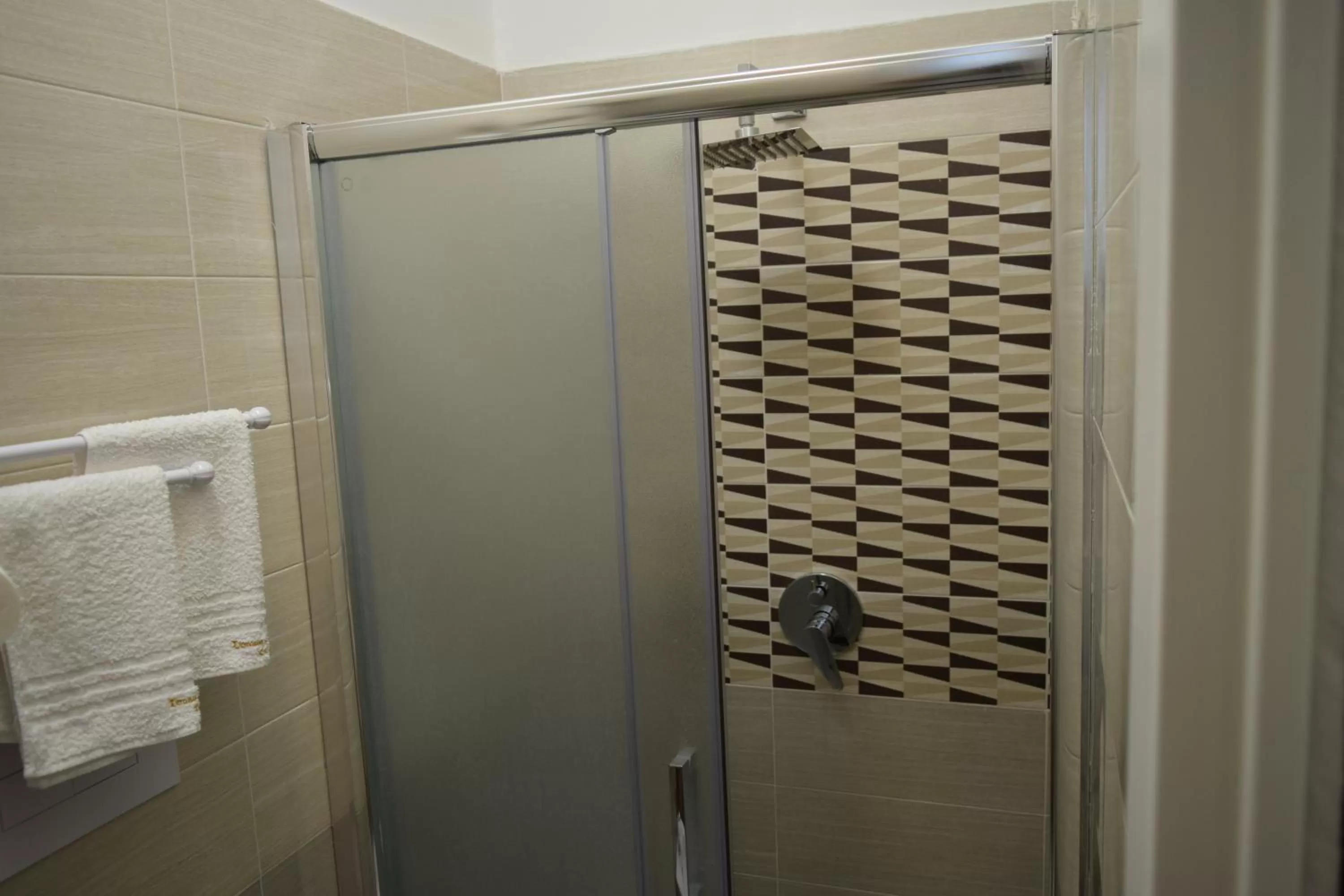 Shower, Bathroom in DomuS al Corso B&B