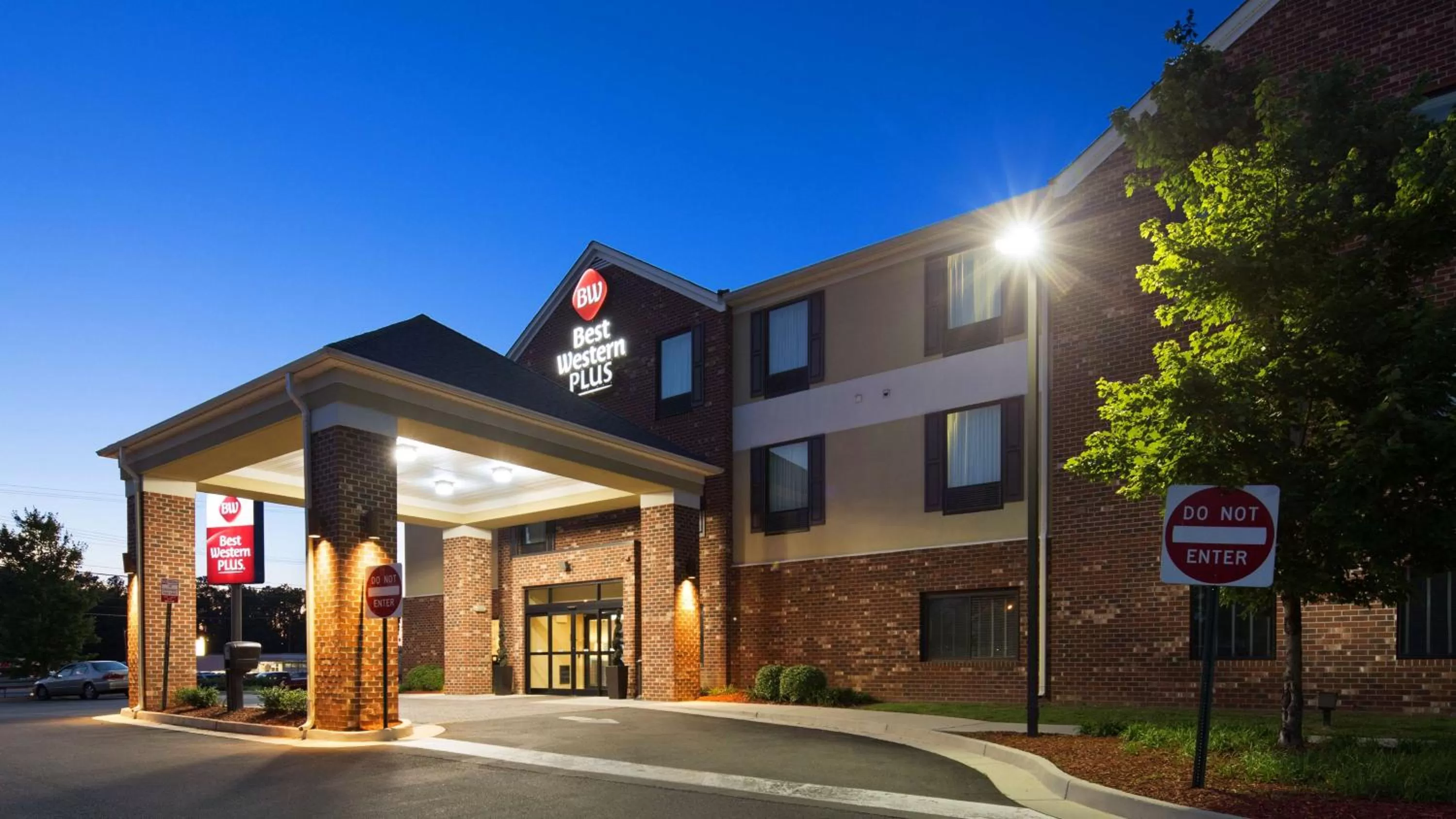 Property building in Best Western Plus Glen Allen Inn