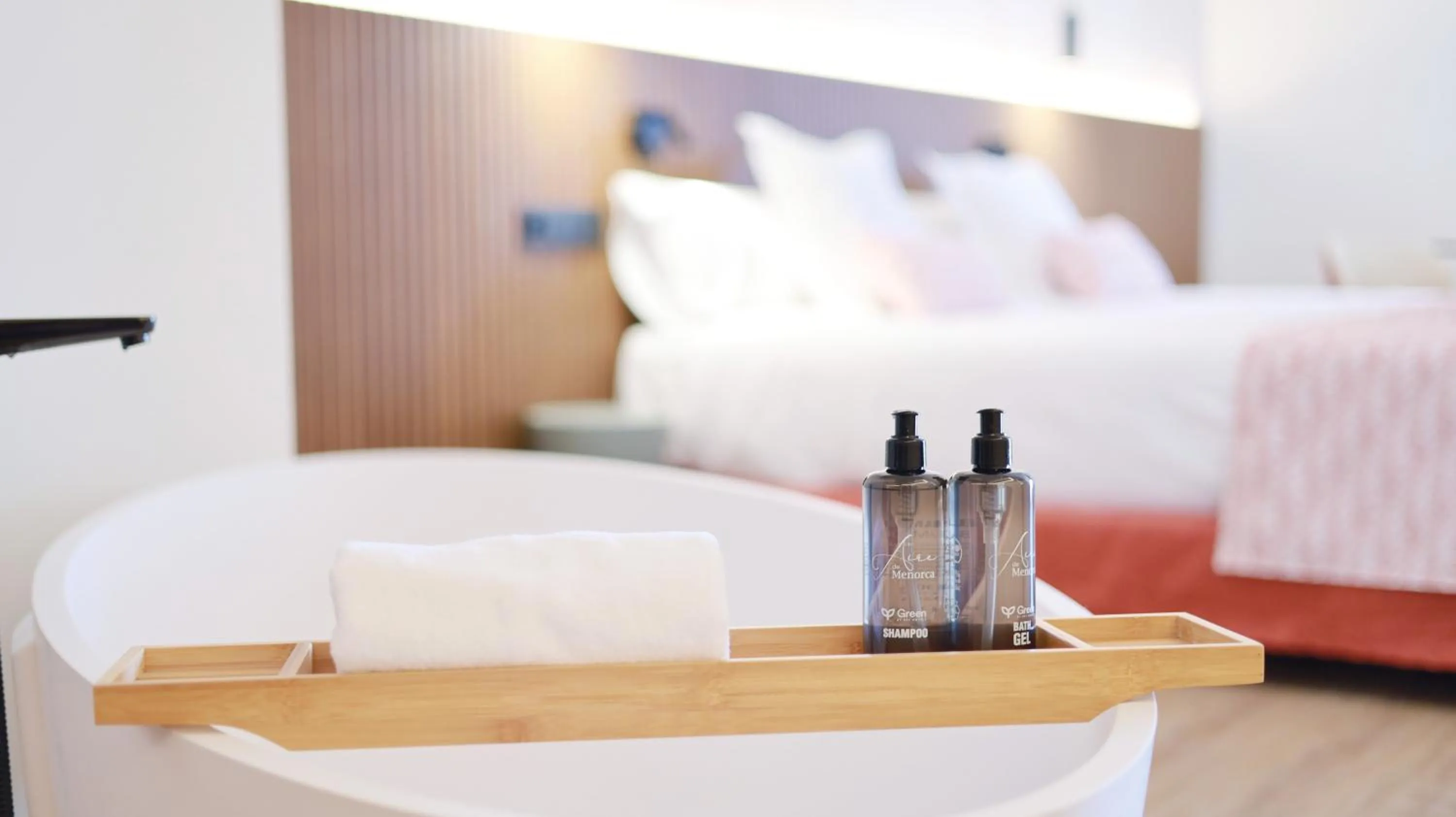 Bath, Bed in Seth Port Ciutadella