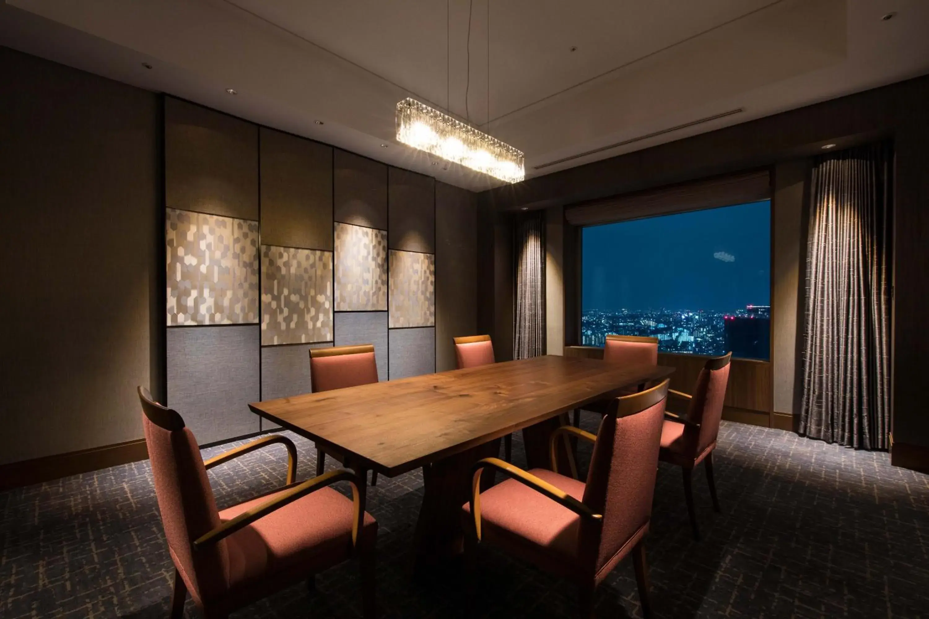 Dining area in Cerulean Tower Tokyu Hotel, A Pan Pacific Partner Hotel