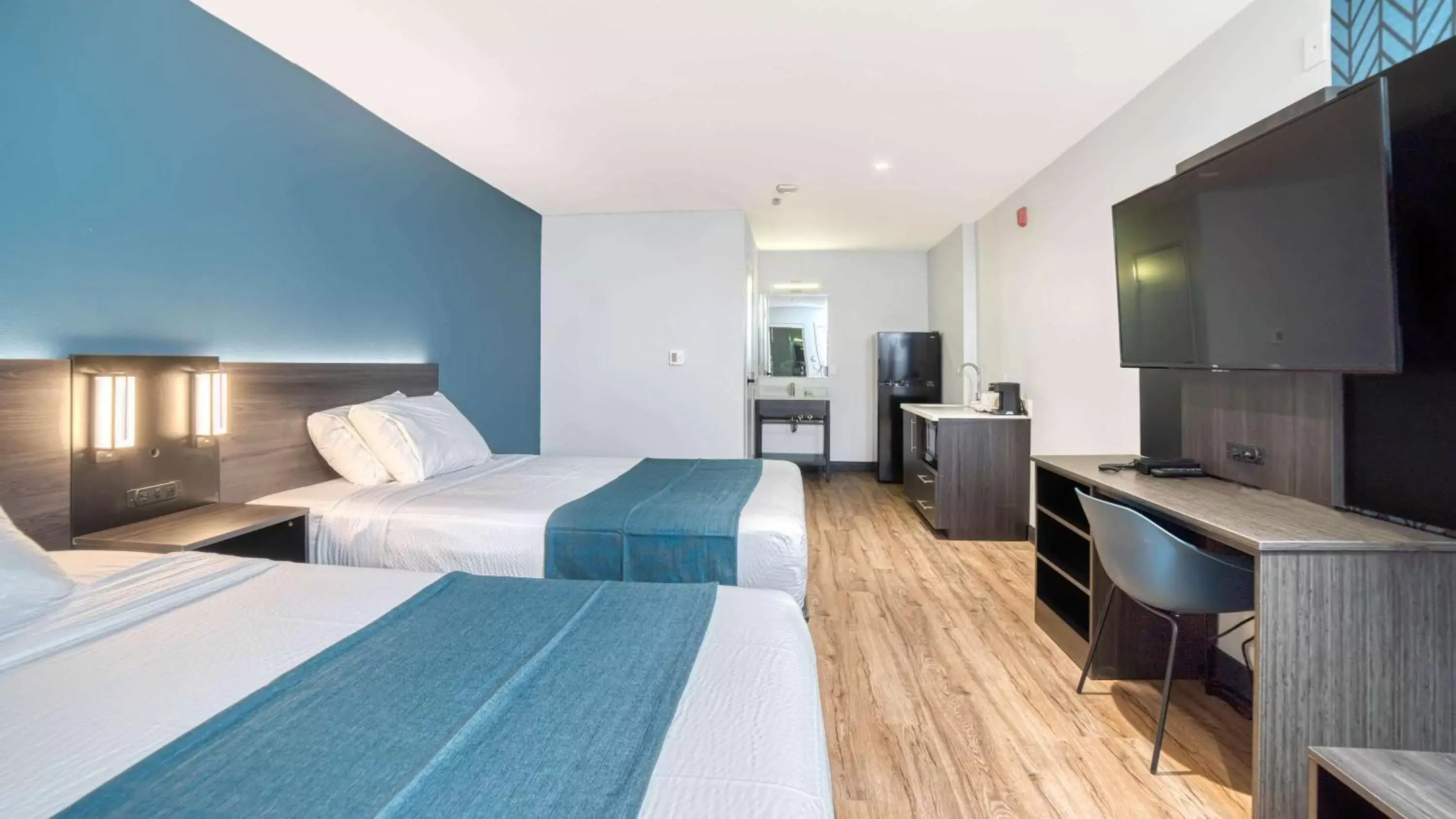 Photo of the whole room, Bed in Studio 6 Suites Stockton, CA Waterfront Photo of the whole room, Bed in Studio 6 Suites Stockton, CA Waterfront