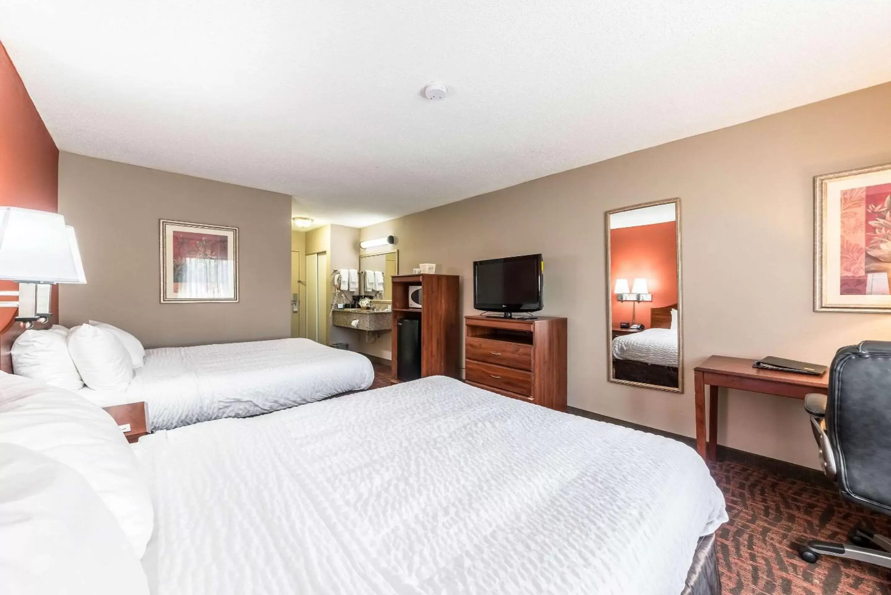 Photo of the whole room, Bed in Lake Norman Inn and Suites Photo of the whole room, Bed in Lake Norman Inn and Suites