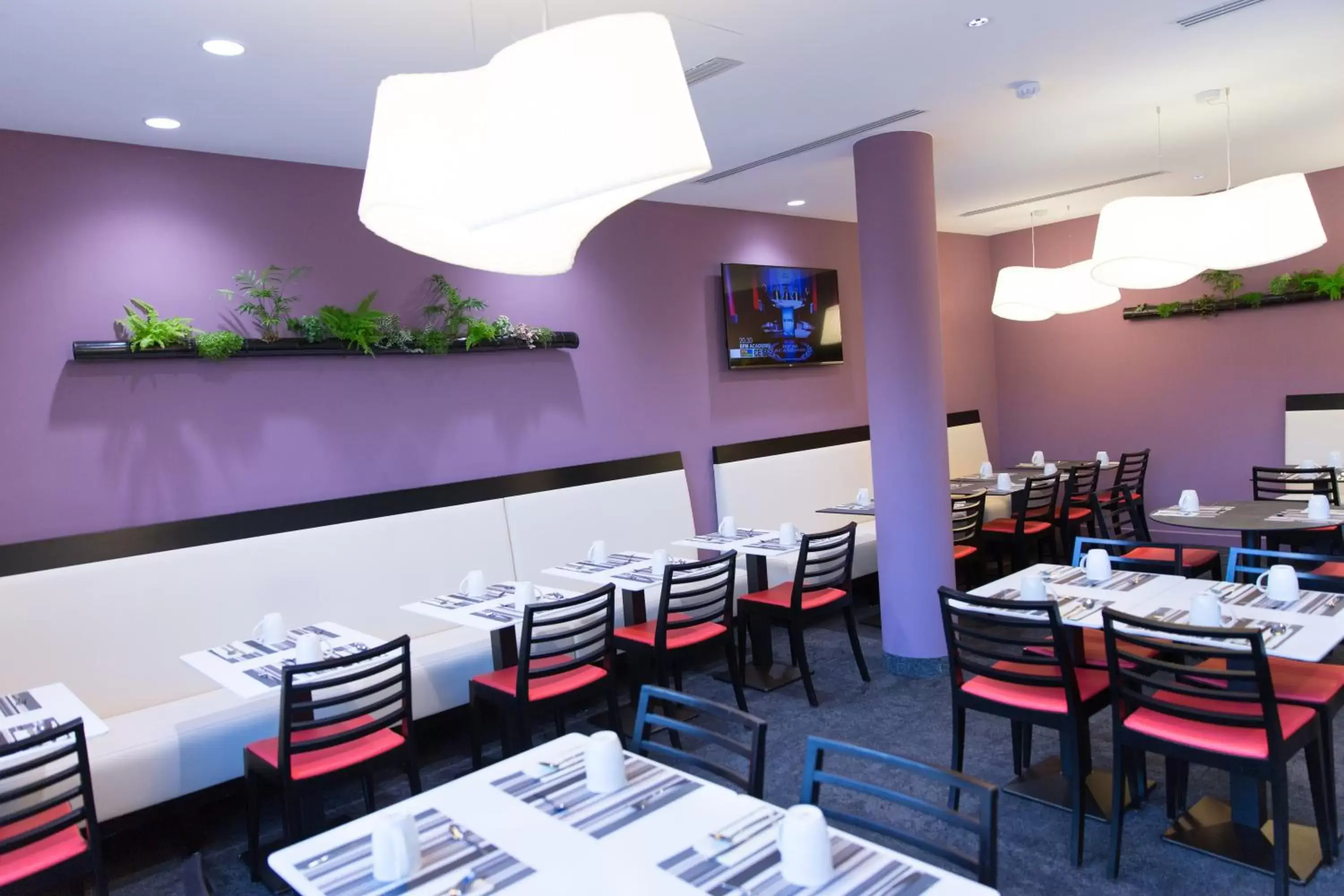 Restaurant/places to eat in Holiday Inn Express Toulon - Est by IHG Restaurant/places to eat in Holiday Inn Express Toulon - Est by IHG