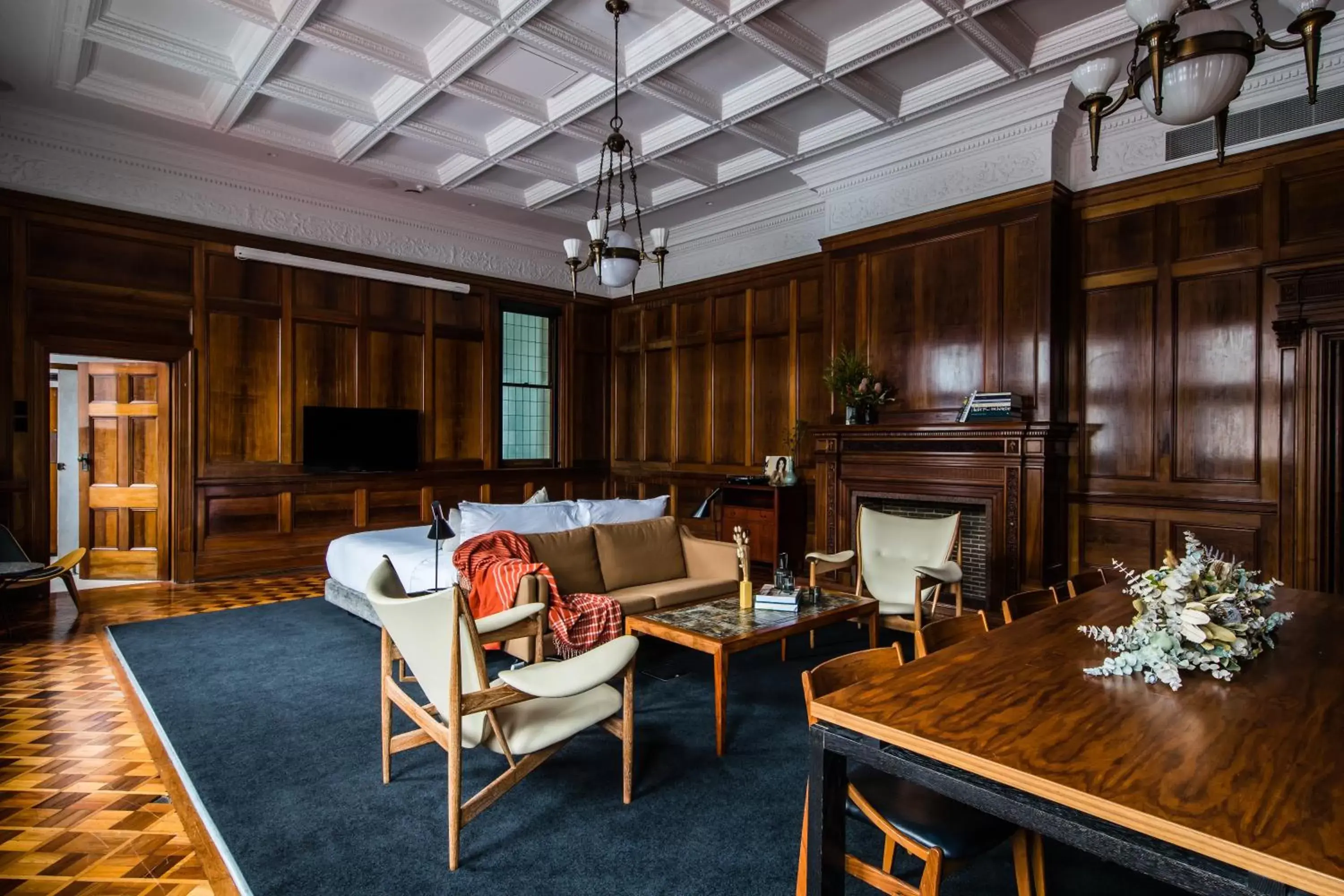 TV and multimedia, Seating Area in The Old Clare Hotel