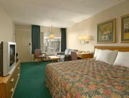 Bedroom in Days Inn by Wyndham Paducah I-24 Exit 4 Bedroom in Days Inn by Wyndham Paducah I-24 Exit 4