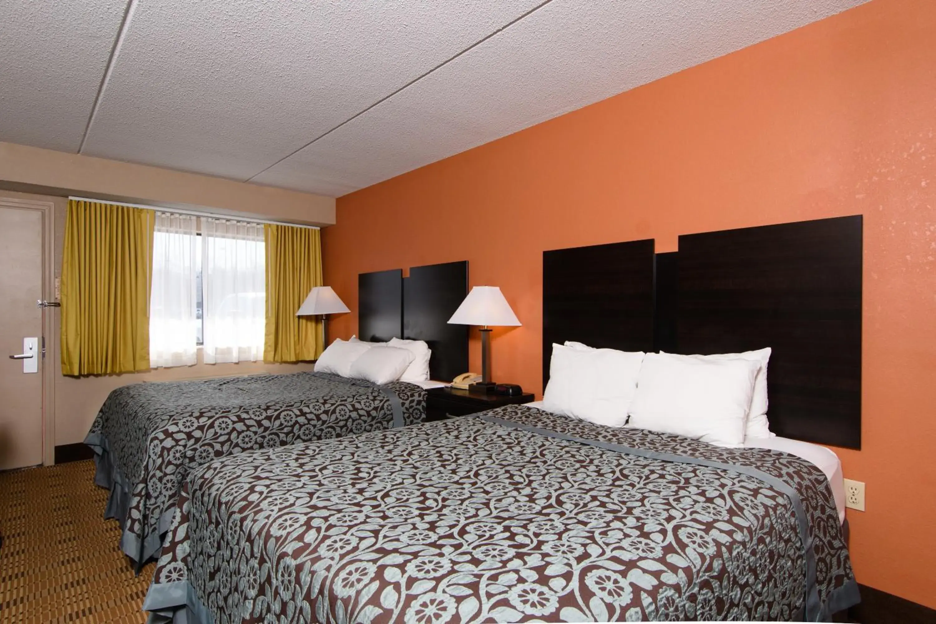 Bed in Days Inn by Wyndham Pittsburgh-Harmarville