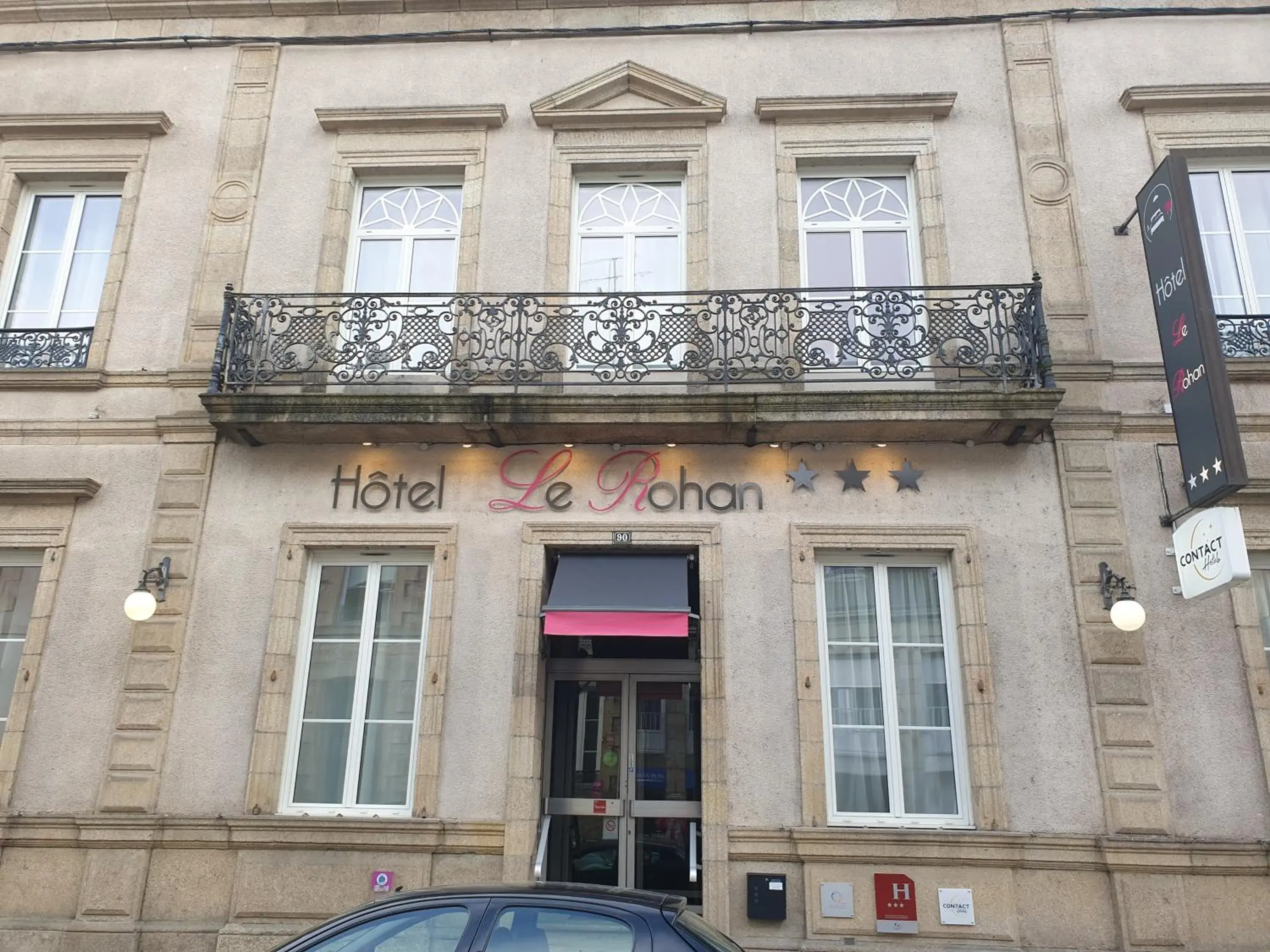 Property building in Hôtel Le Rohan