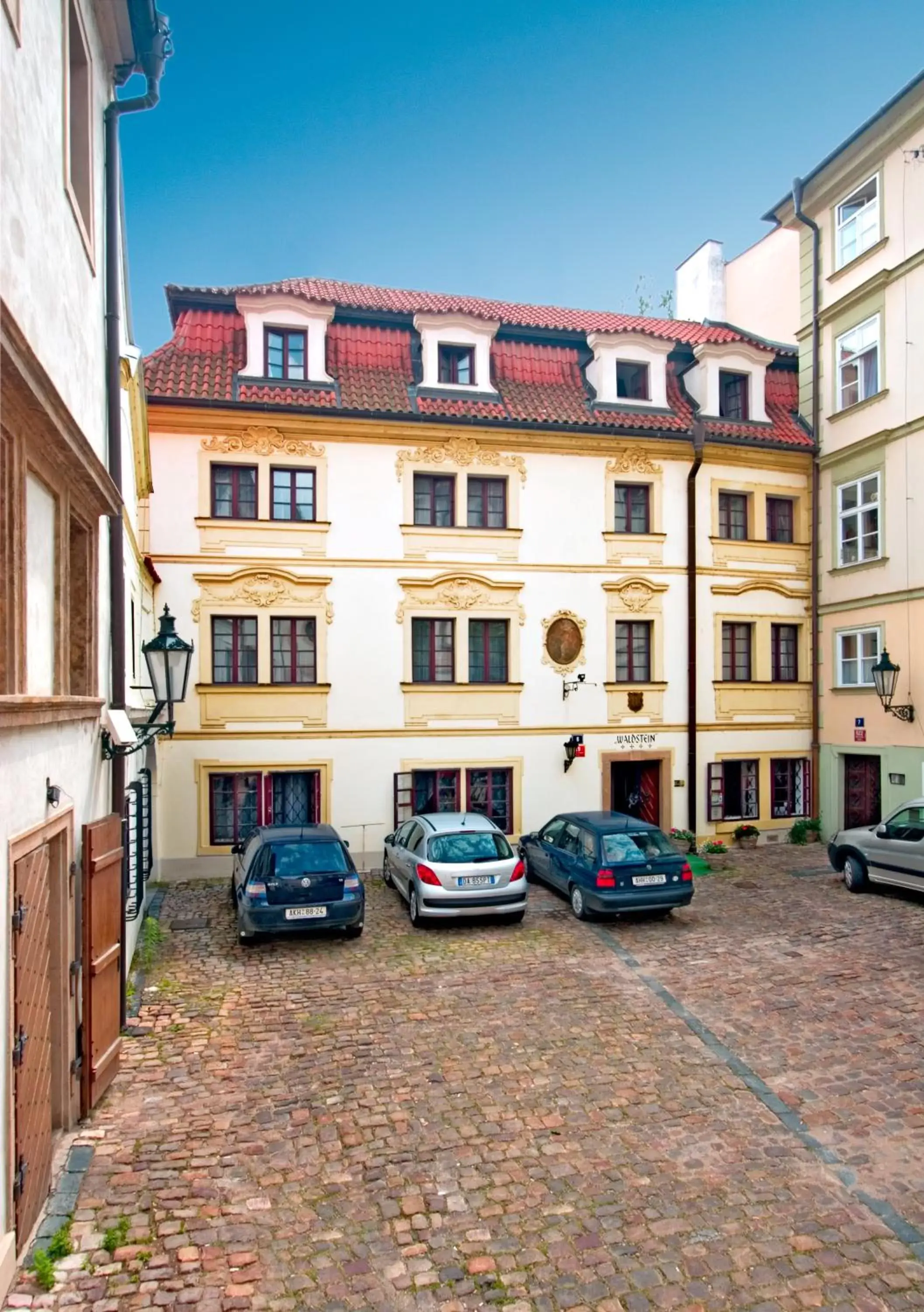 Facade/entrance, Property Building in Hotel Waldstein