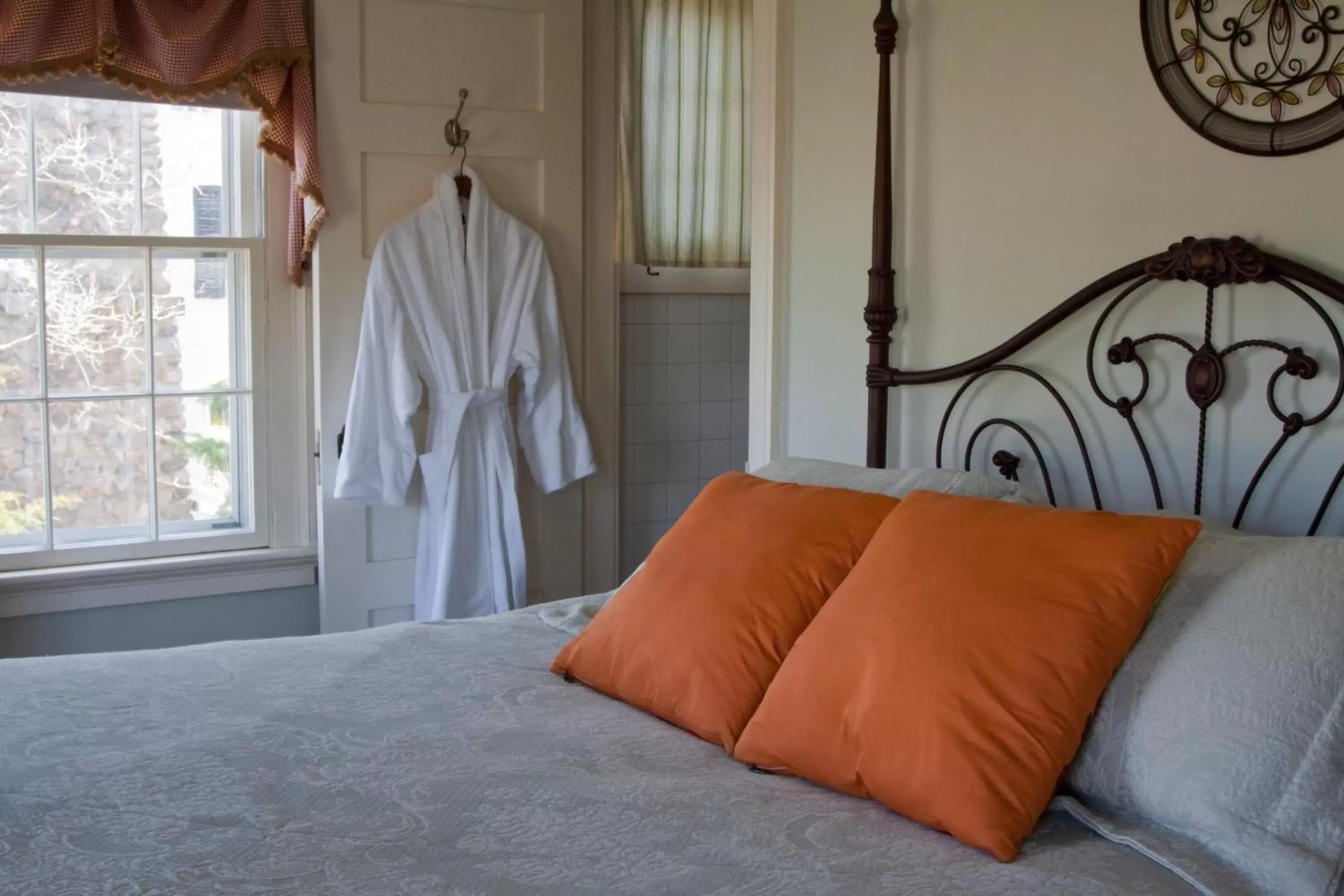 Decorative detail, Bed in Scranton Seahorse Inn