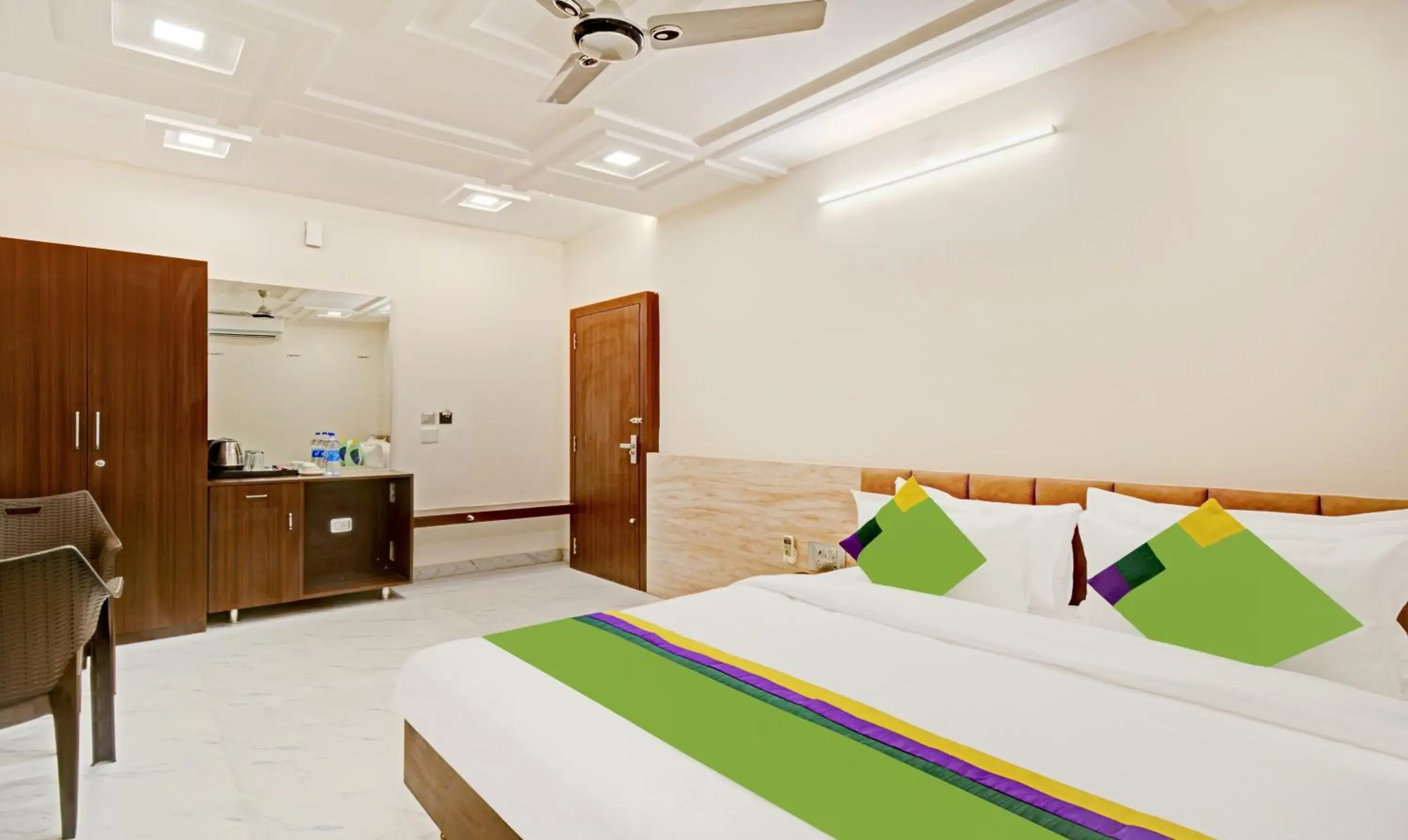 Bedroom, Bed in Treebo Paras Raj Near City Palace Bedroom, Bed in Treebo Paras Raj Near City Palace