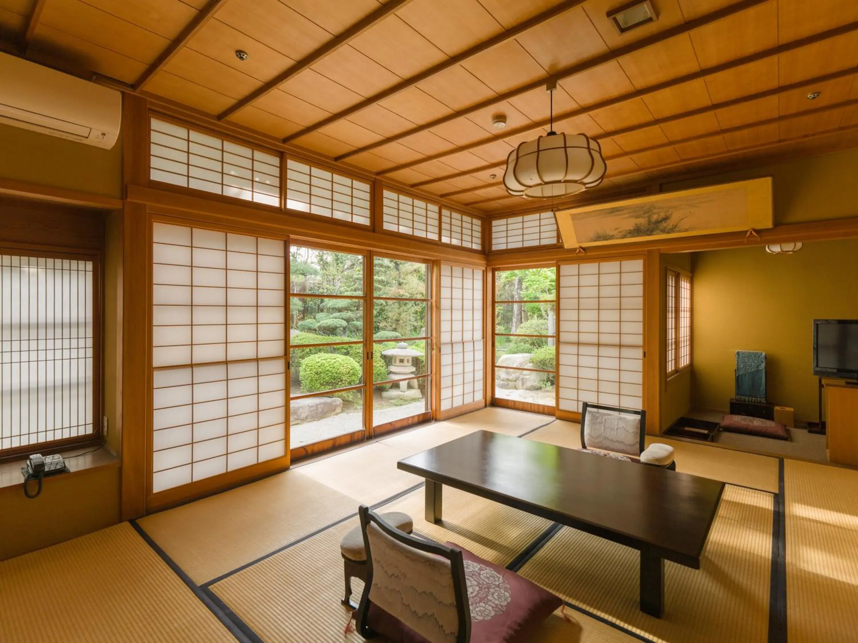 Photo of the whole room in Haginoyado Tomoe Ryokan