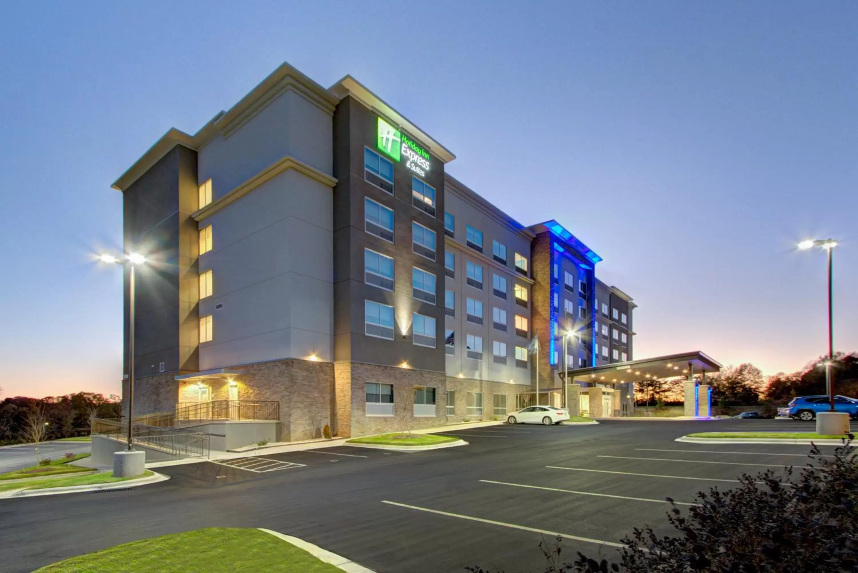 Property Building in Holiday Inn Express & Suites Charlotte Southwest, an IHG Hotel