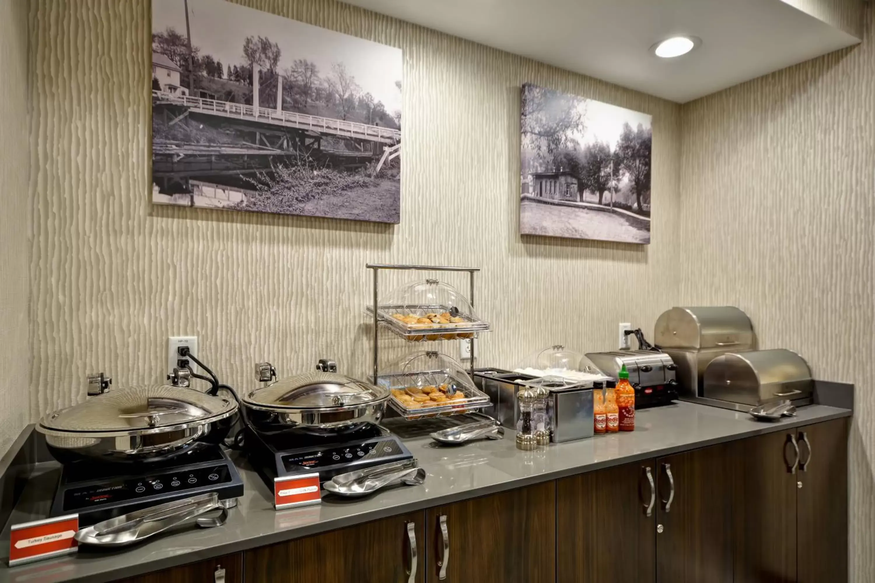 Breakfast, Kitchen/Kitchenette in TownePlace Suites by Marriott Cranbury South Brunswick