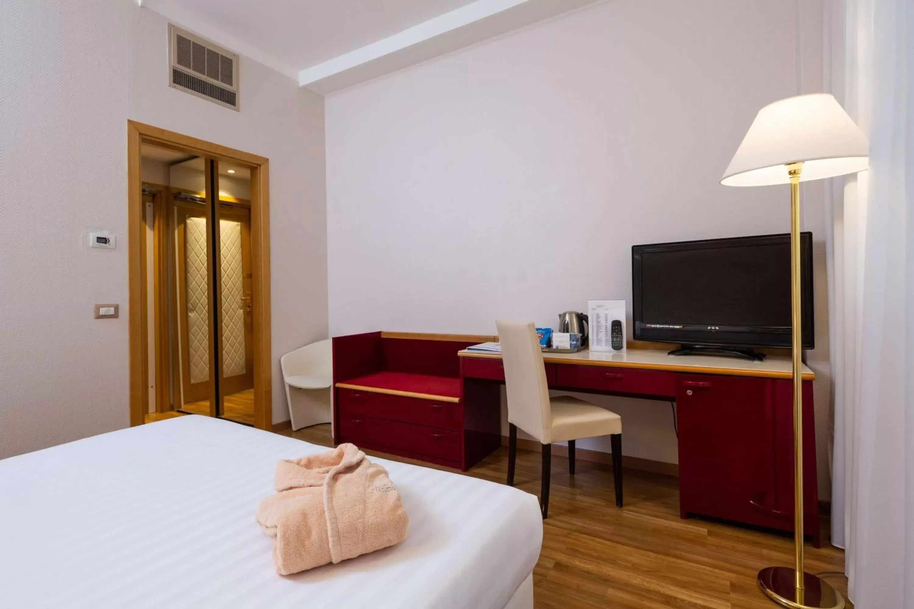 Photo of the whole room, Bed in Best Western Air Hotel Linate