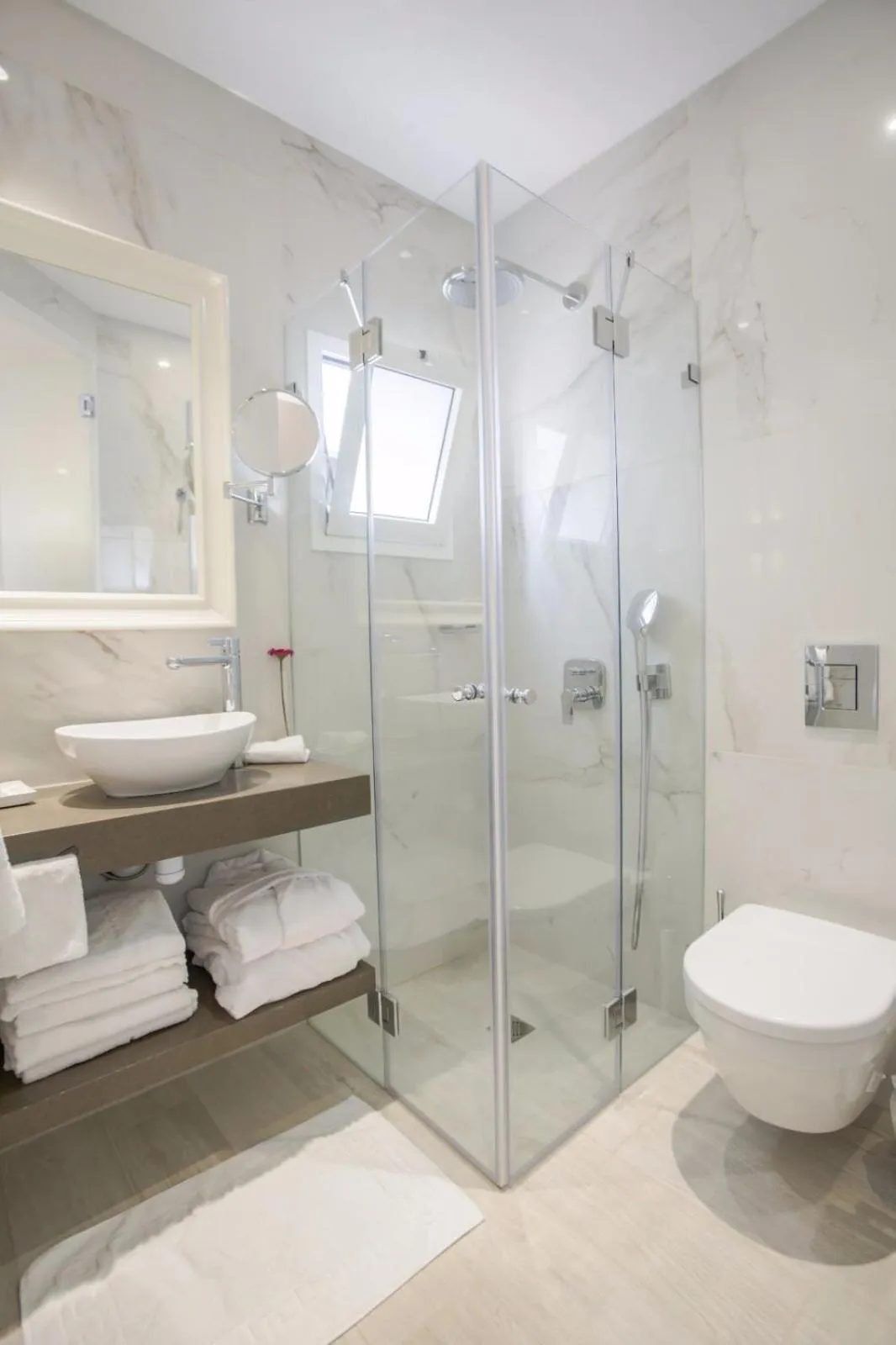 Shower in Kikar Boutique Hotel