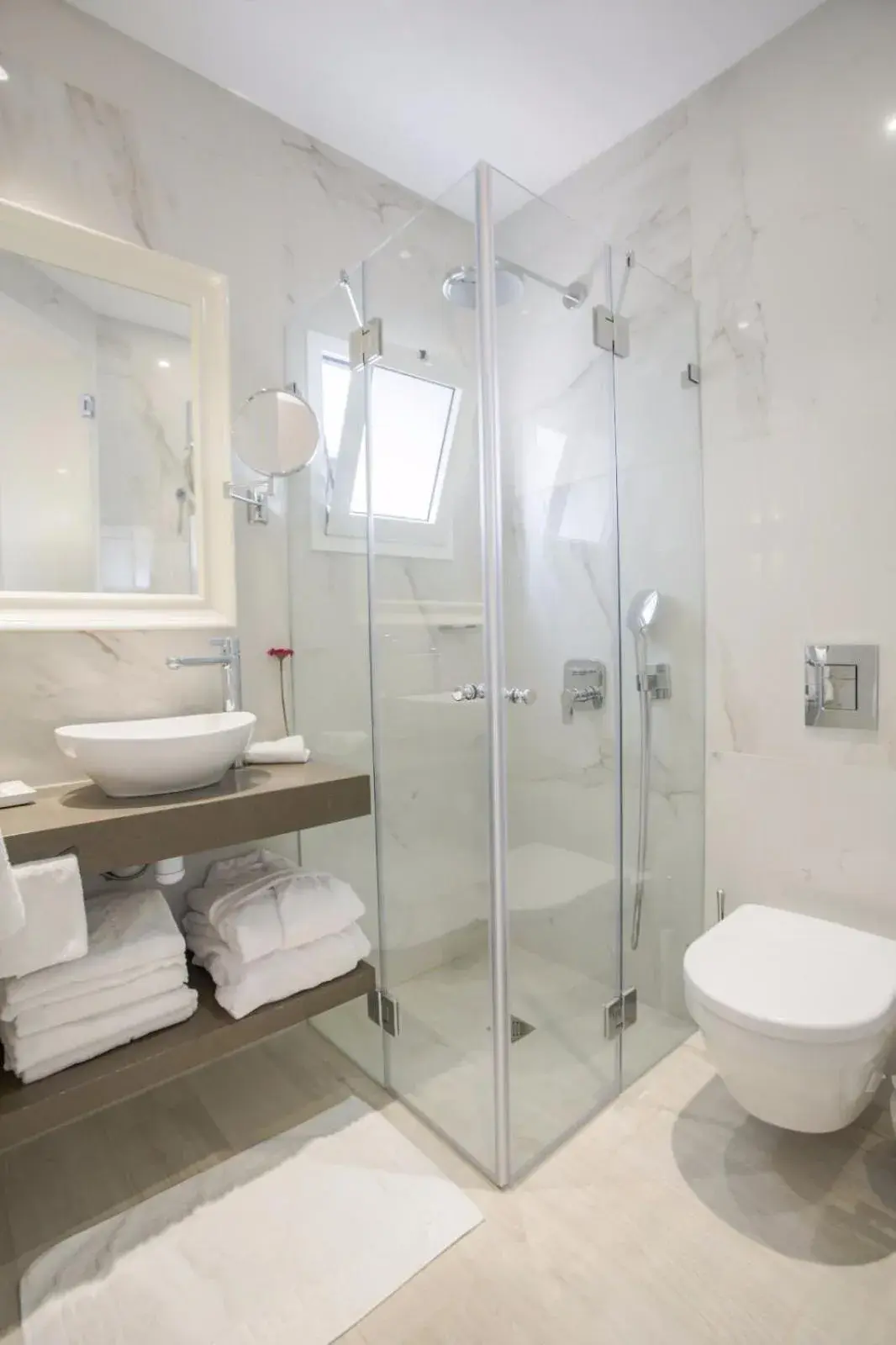 Shower, Bathroom in Kikar Boutique Hotel