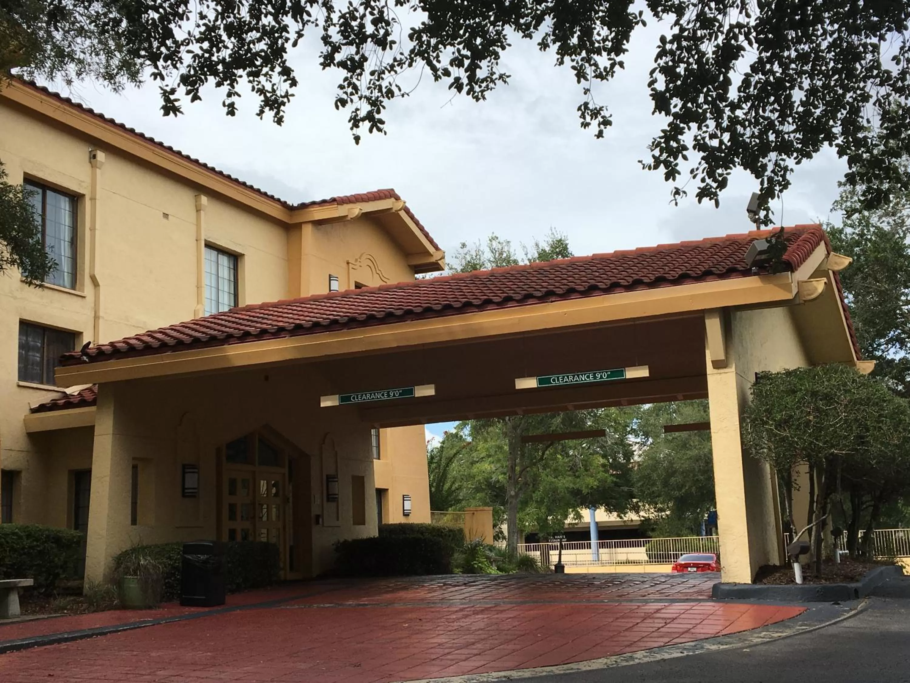 Facade/entrance in Days Inn by Wyndham Gainesville Florida