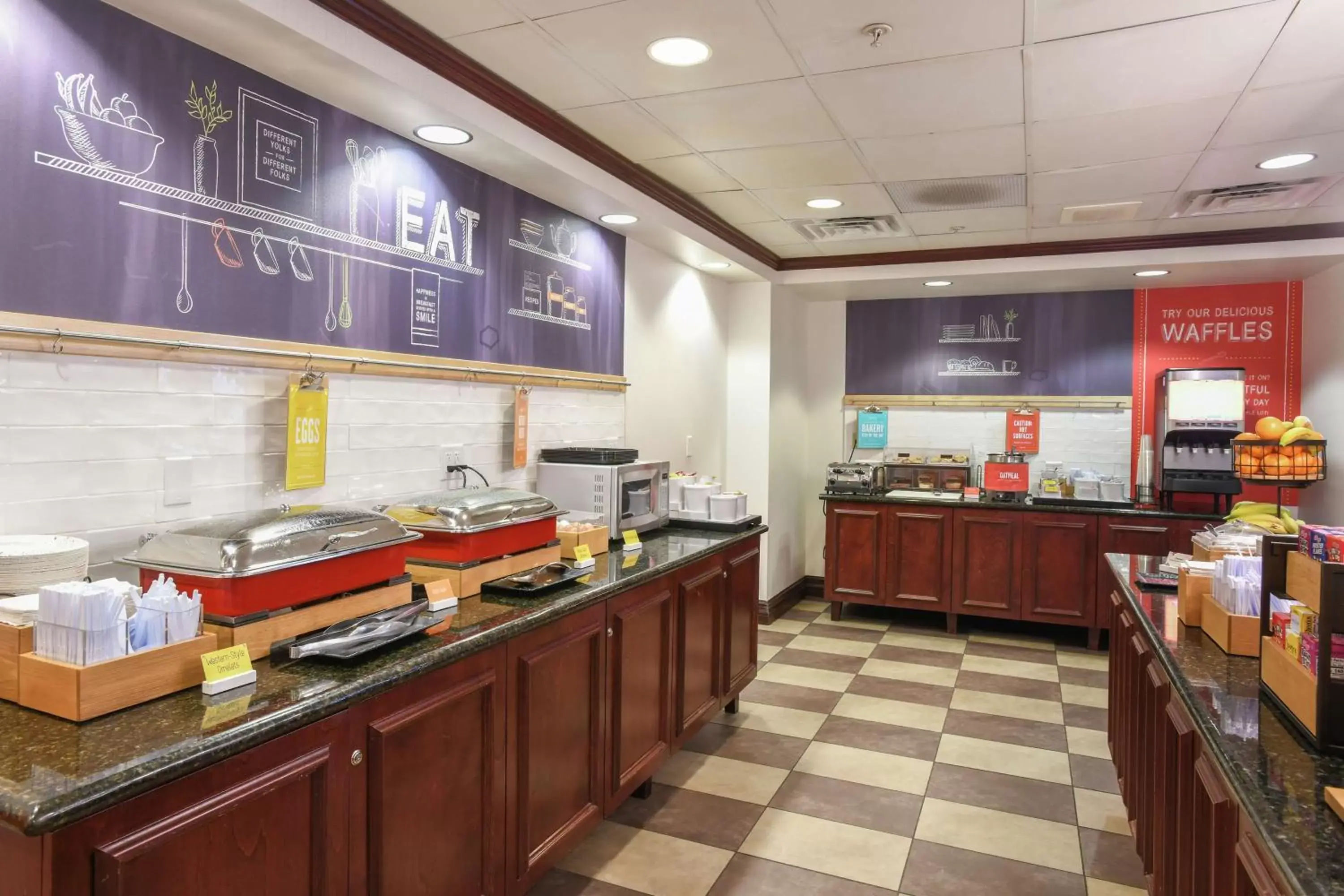 Breakfast in Hampton Inn & Suites Cincinnati-Union Centre Breakfast in Hampton Inn & Suites Cincinnati-Union Centre