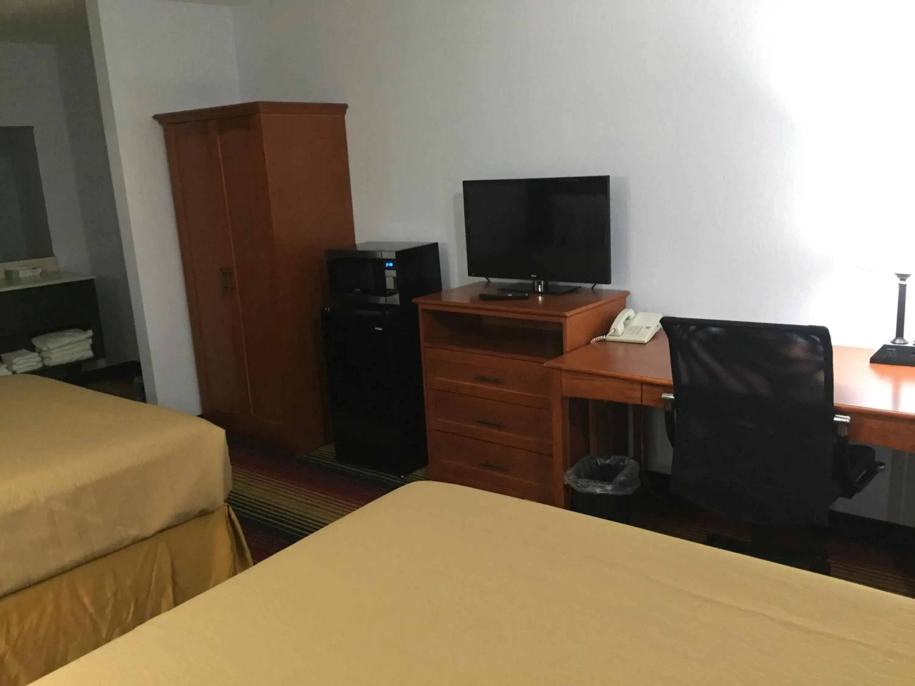 TV and multimedia, TV/Entertainment Center in Travelodge by Wyndham Spirit Lake/Okoboji