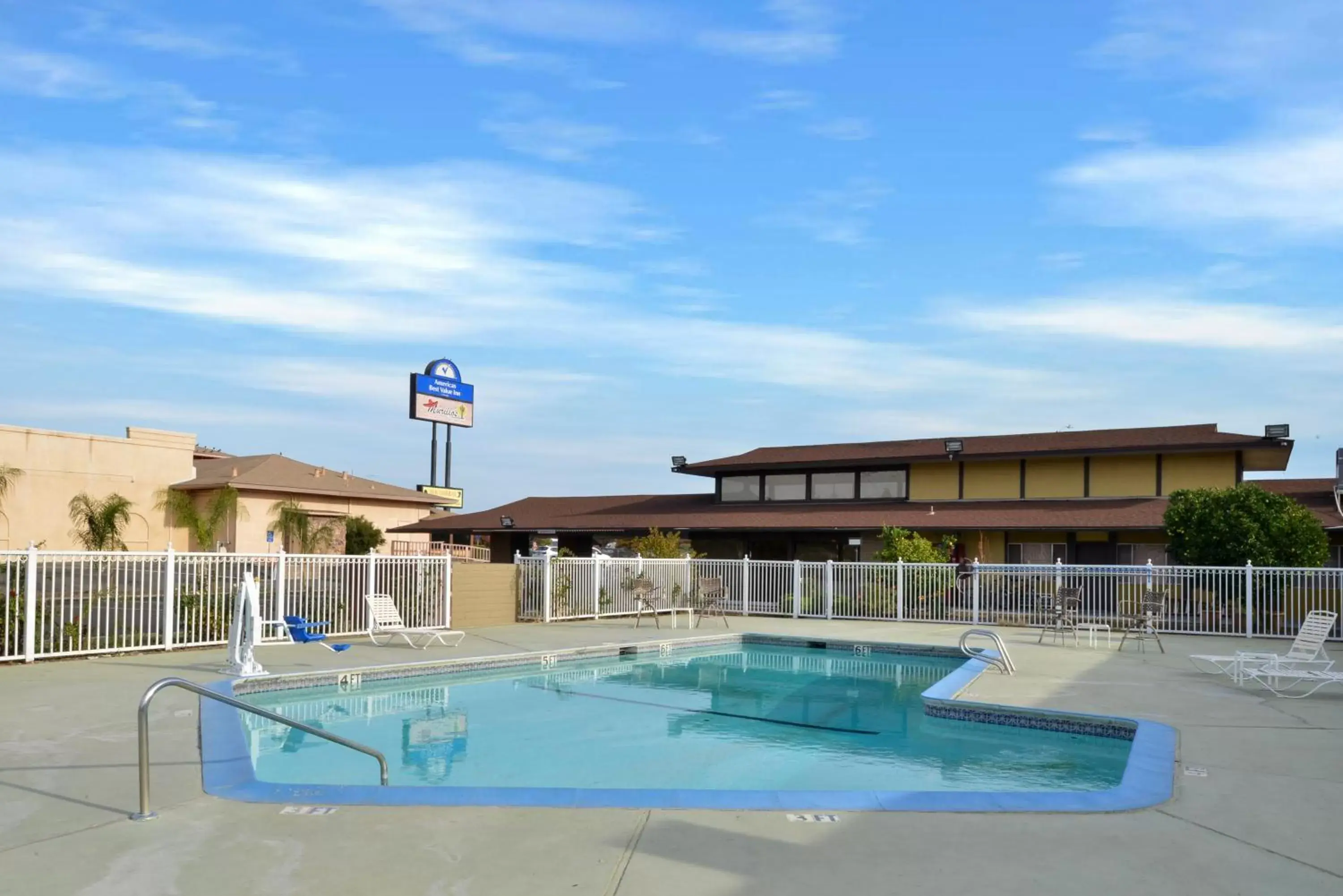 Swimming pool, Property Building in Americas Best Value Inn Vacaville