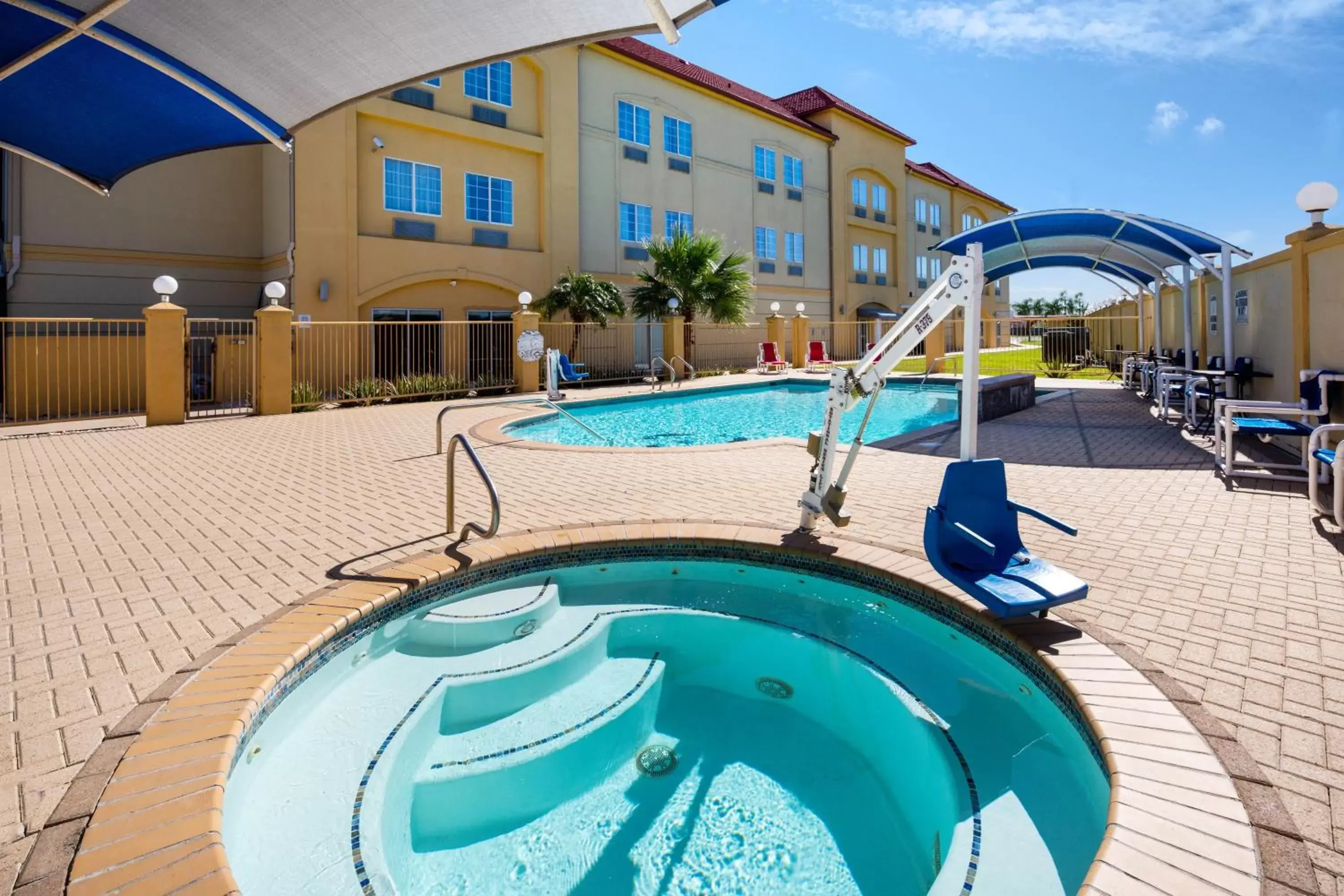 Property building, Swimming Pool in La Quinta Inn Suites by Wyndham Raymondville Harlingen
