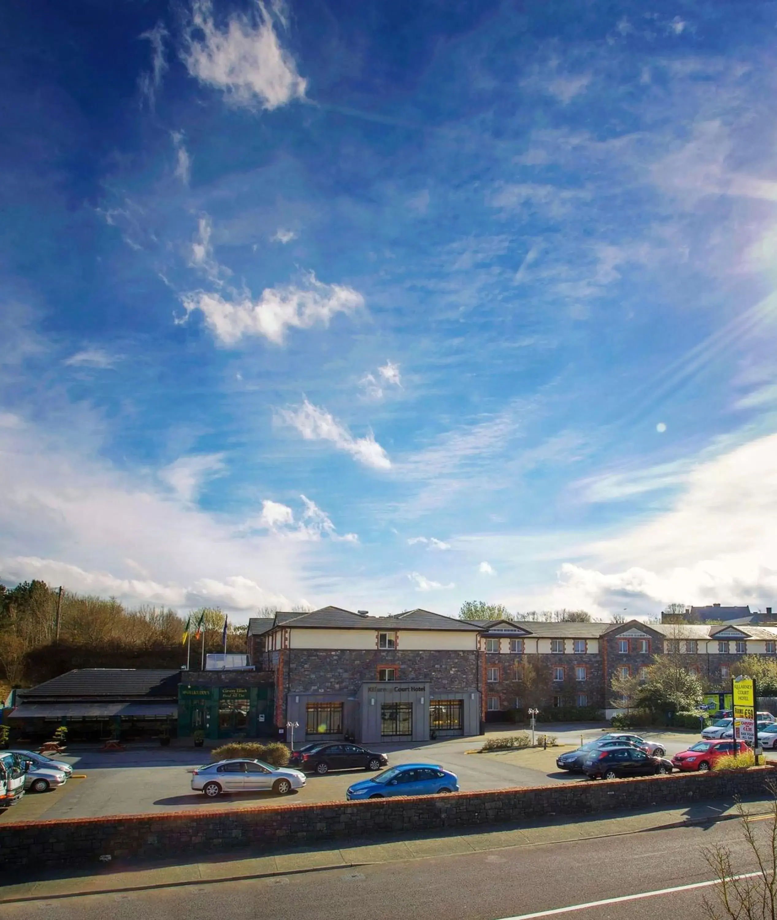 Facade/entrance in Killarney Court Hotel