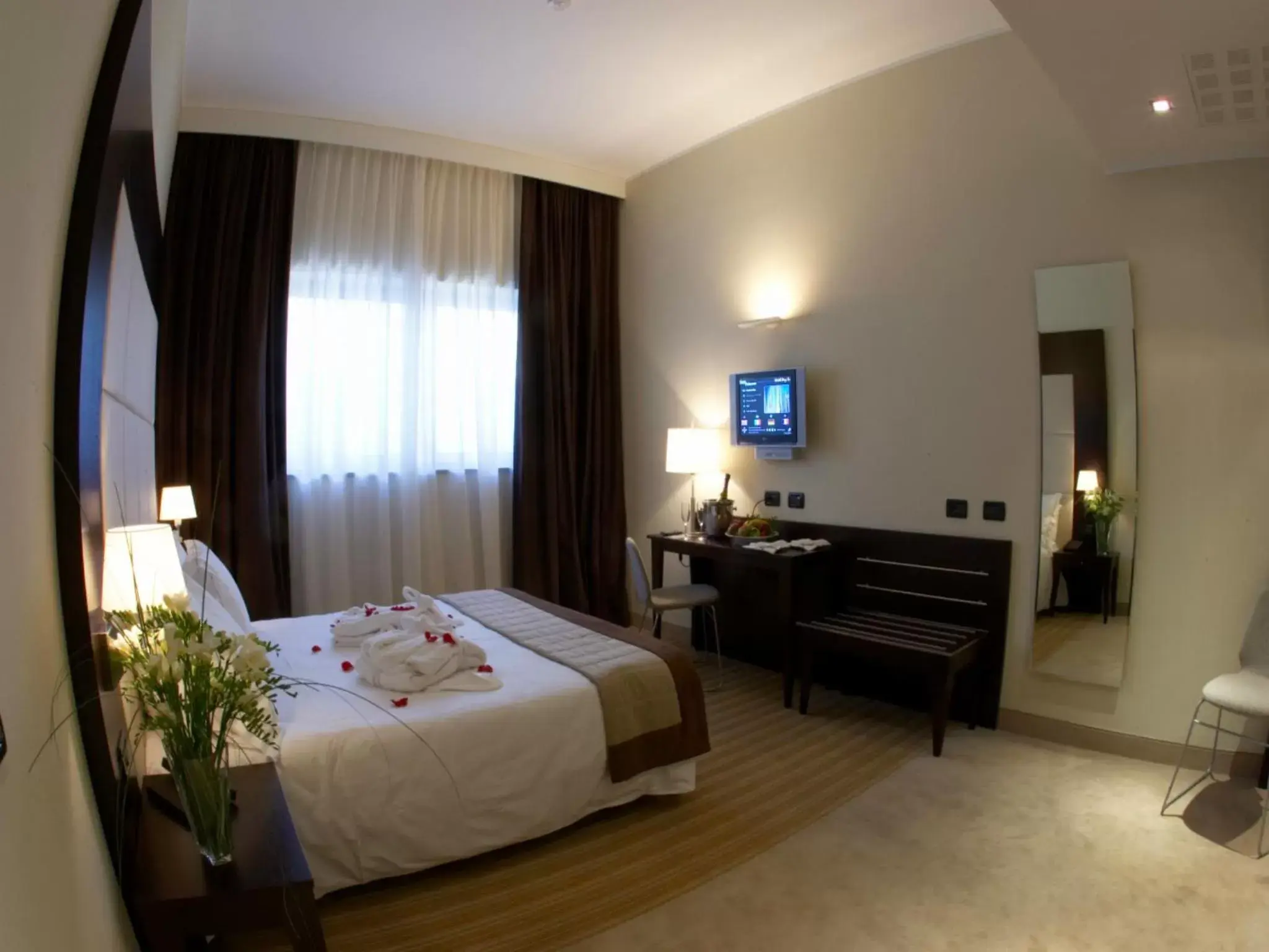 Photo of the whole room, Bed in iH Hotels Milano Watt 13