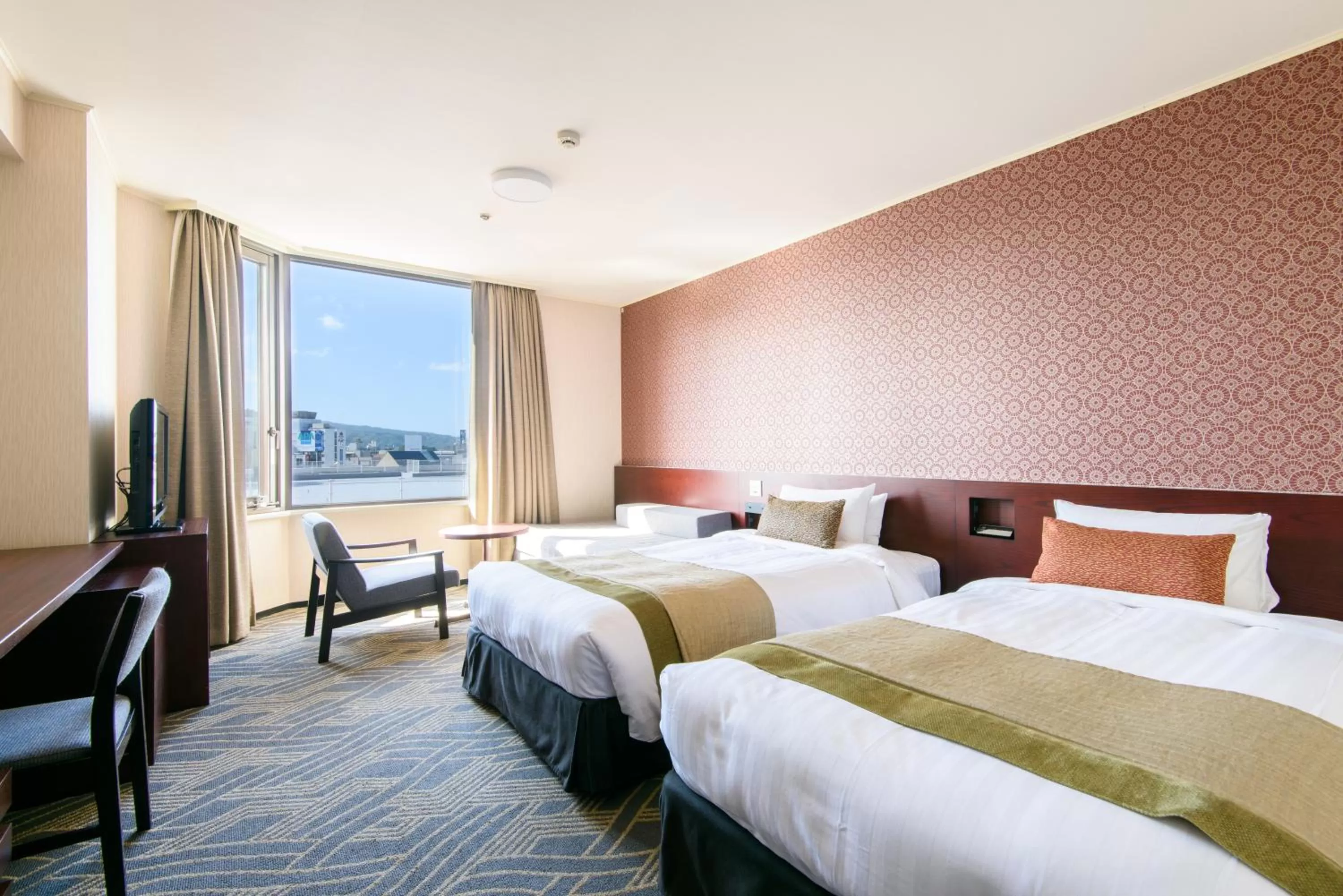 Photo of the whole room, Bed in Kanazawa Tokyu Hotel