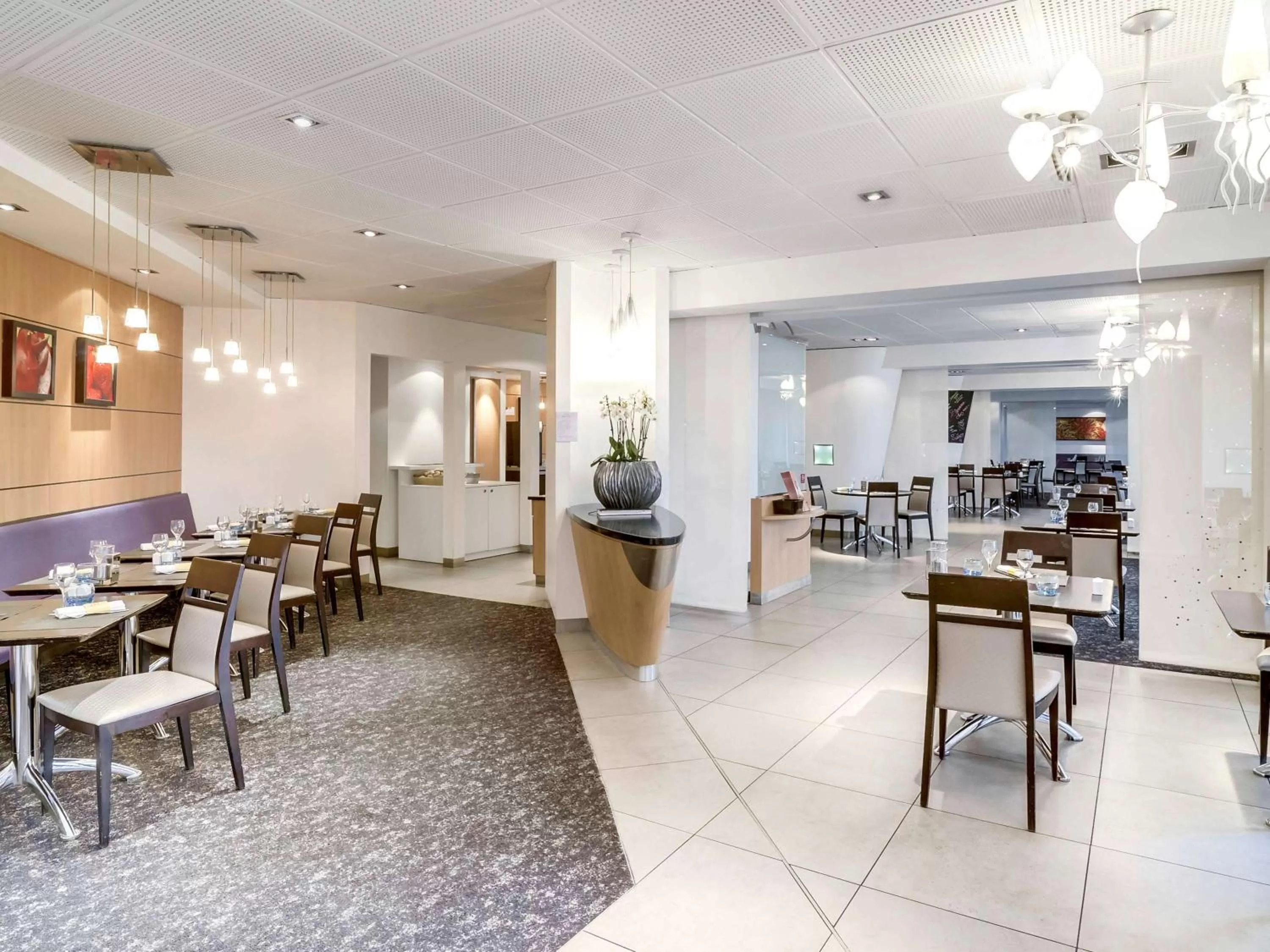 Restaurant/places to eat in Novotel Paris Orly Rungis Aéroport