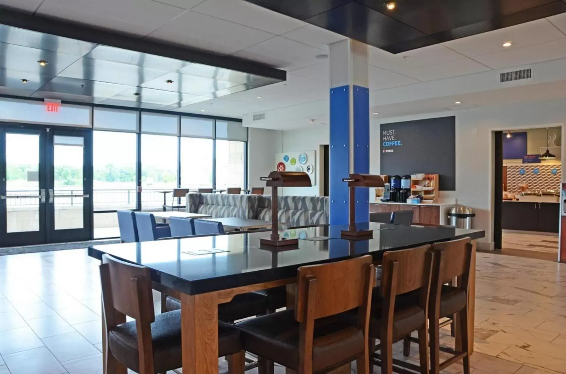 Restaurant/Places to Eat in Holiday Inn Express & Suites Franklin - Berry Farms, an IHG Hotel