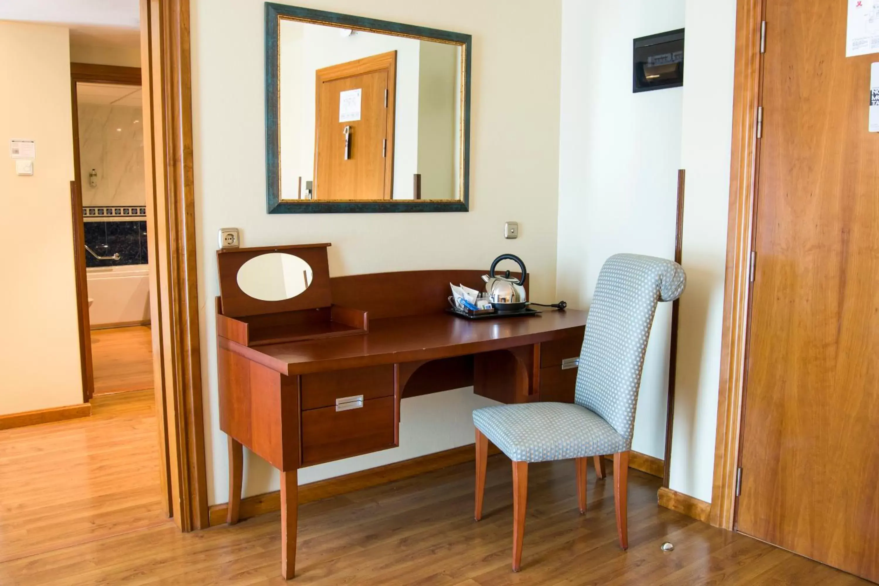 Seating area in Hotel Zentral Gijón Rey Pelayo