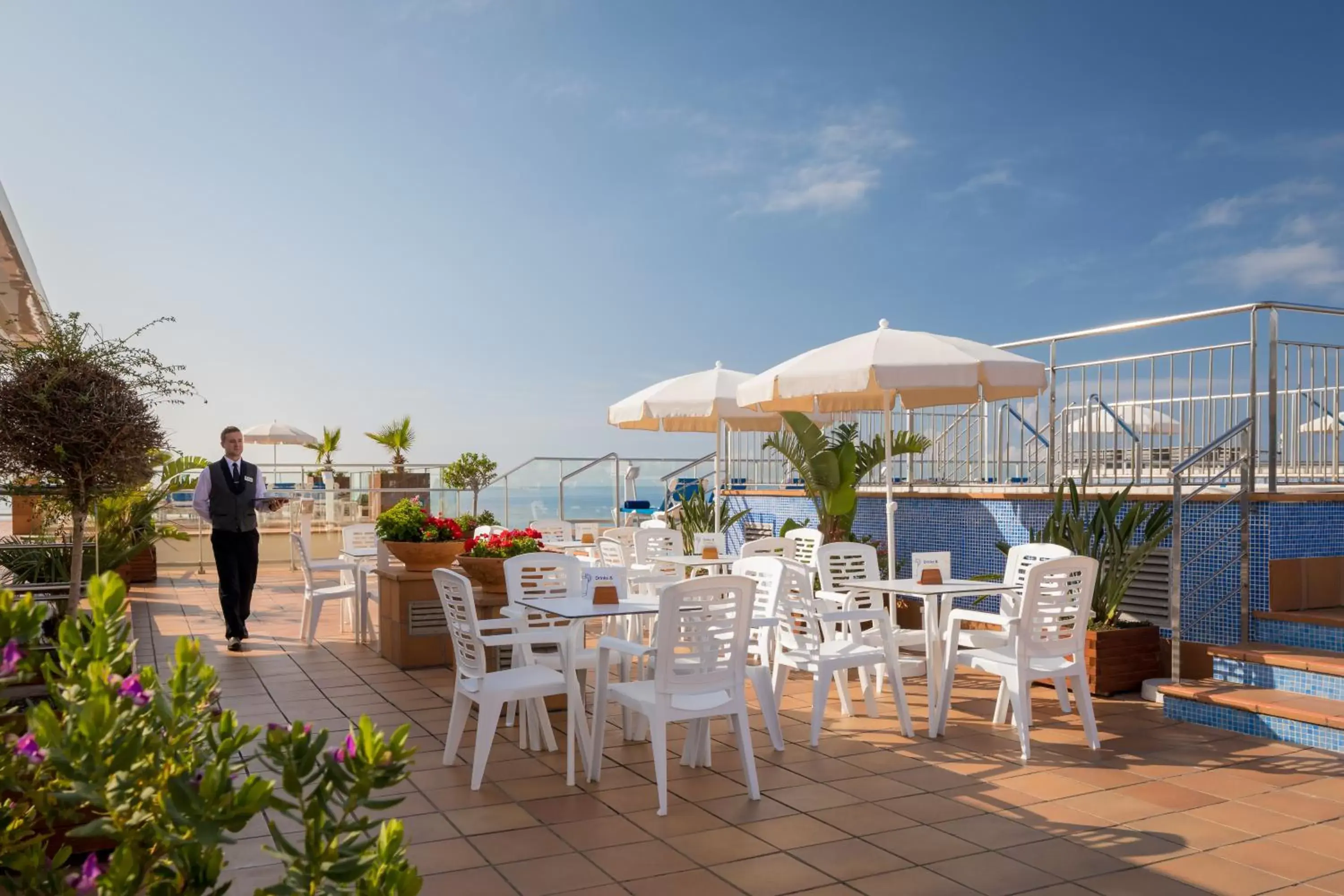 Lounge or bar in htop Pineda Palace 4Sup - Adults Recommended #htopBliss Lounge or bar in htop Pineda Palace 4Sup - Adults Recommended #htopBliss