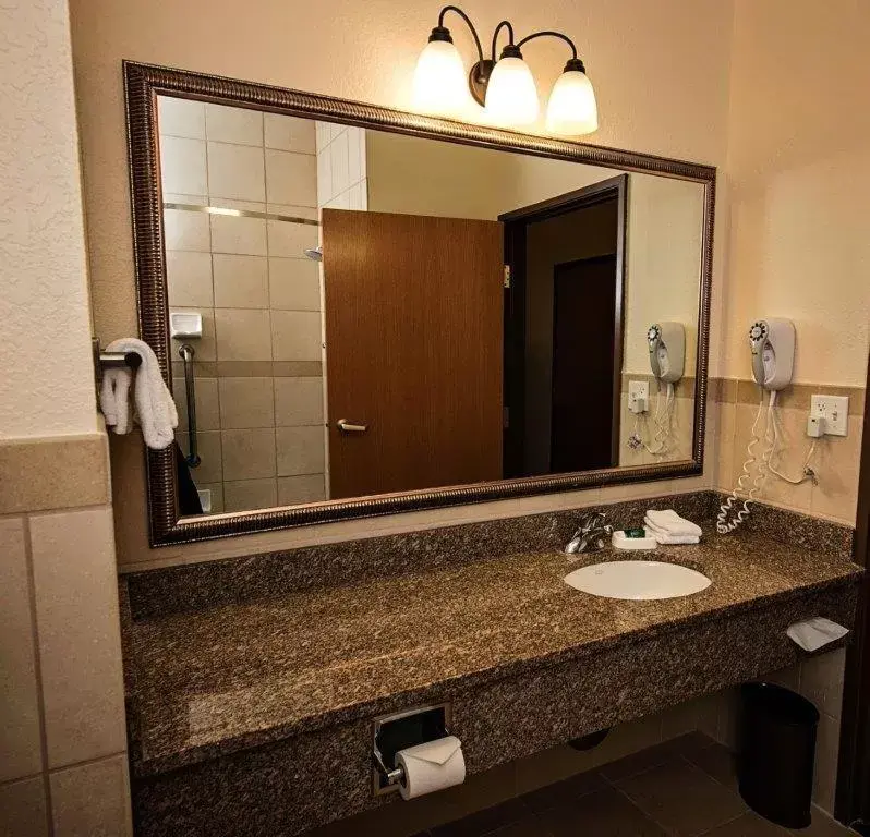 Bathroom in Marv Herzog Hotel