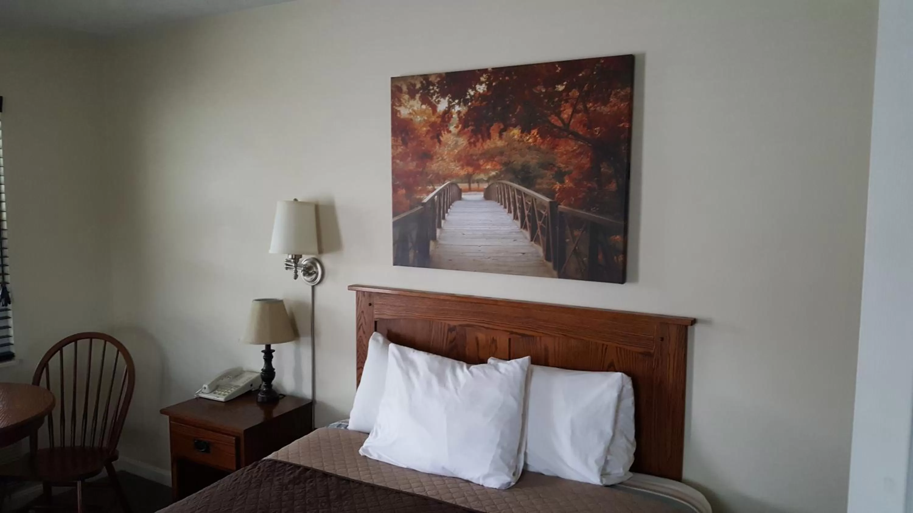 Bed in Brown's Motel