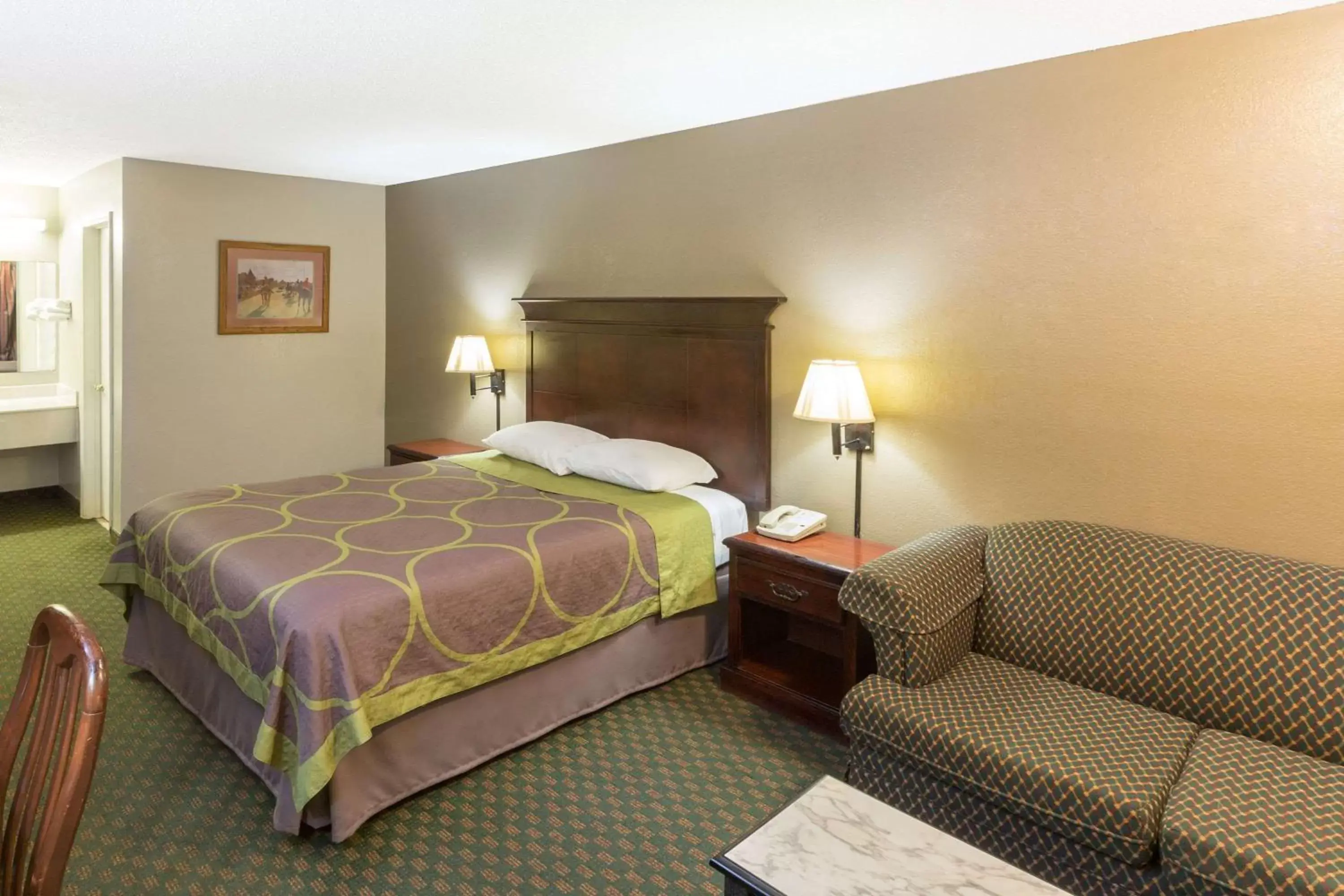 Photo of the whole room, Bed in Super 8 by Wyndham Bossier City/Shreveport Area