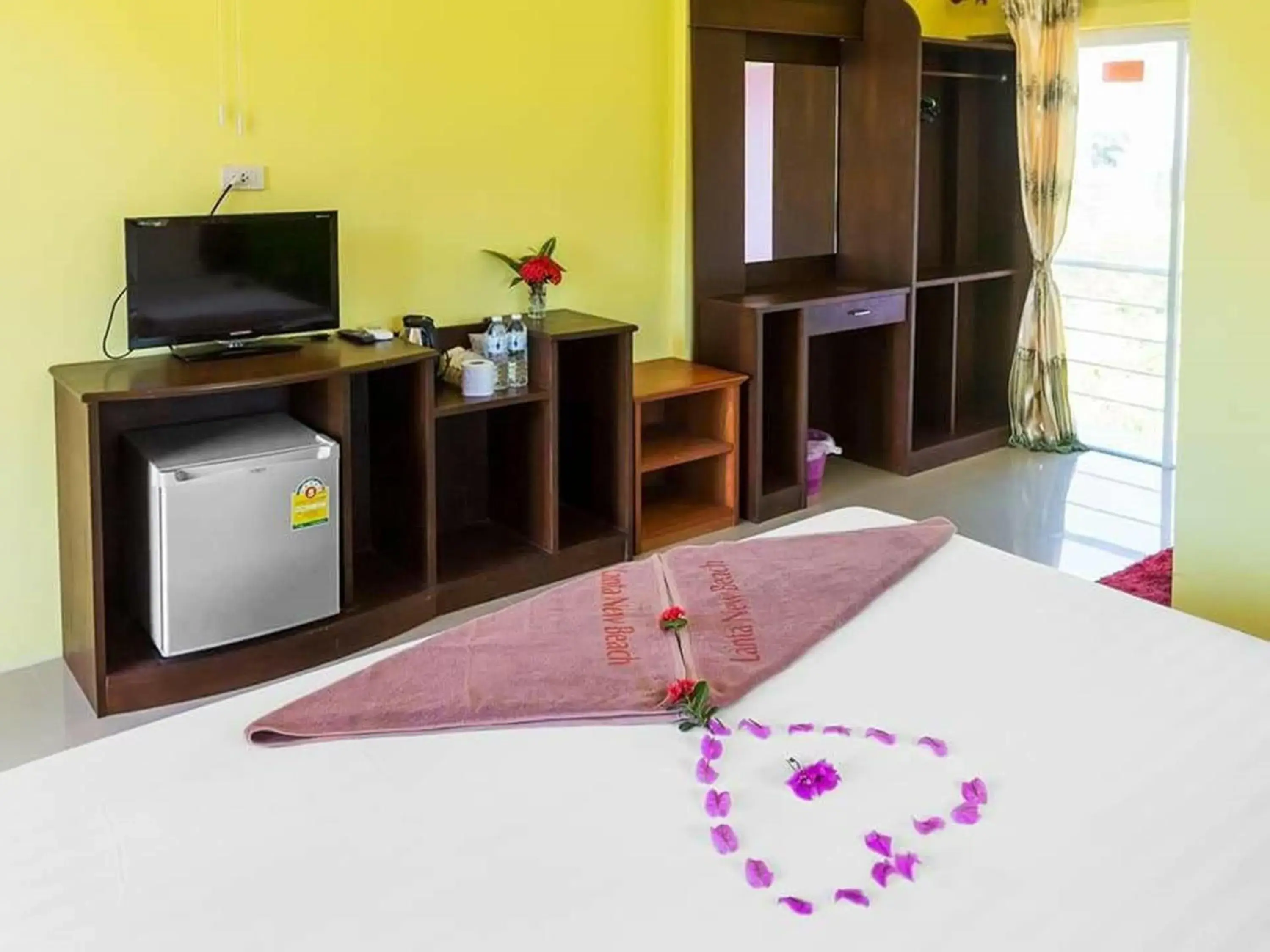 Bed, TV/Entertainment Center in Lanta New Beach Bungalows - SHA Plus