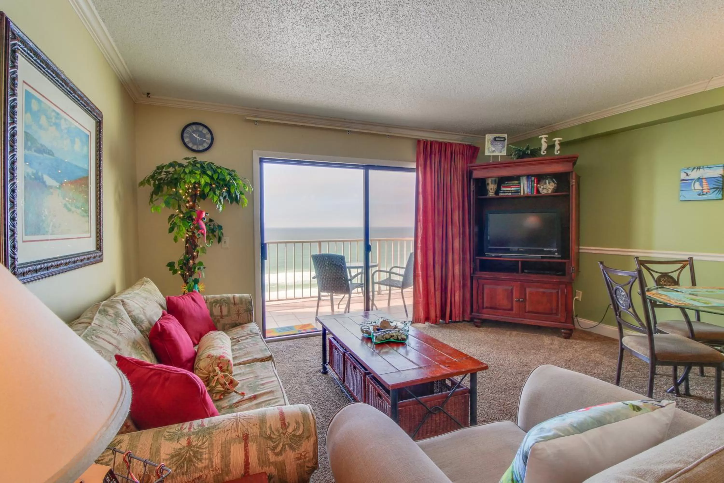 Seating Area in The Summit #920