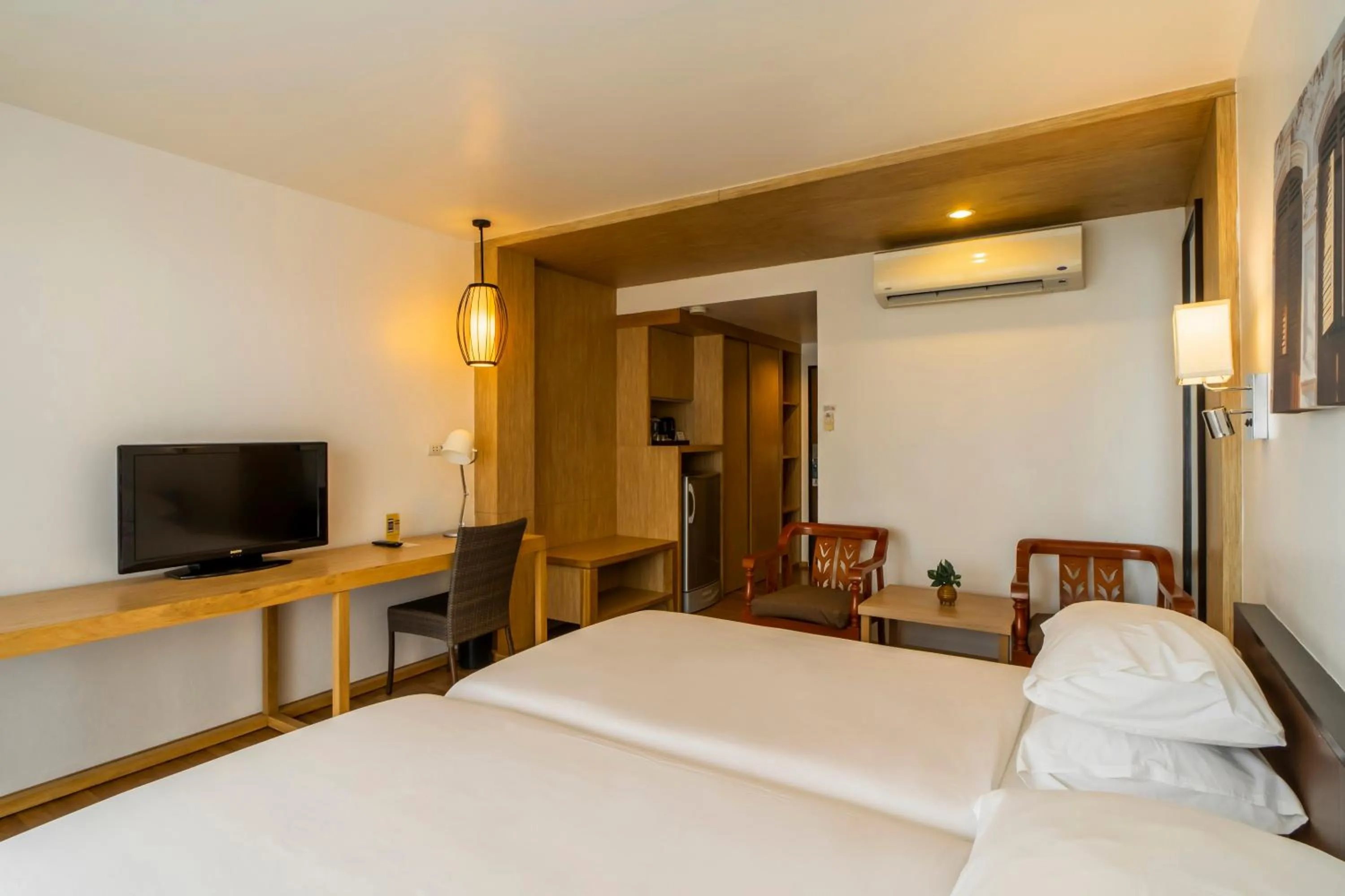 Bed in Best Western Phuket Ocean Resort