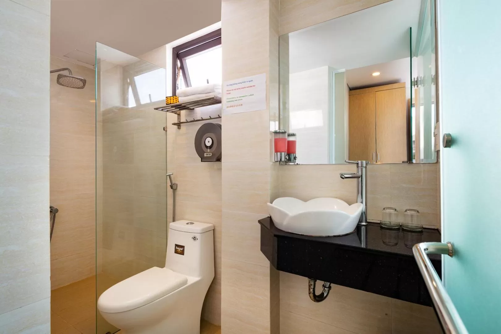 Shower, Bathroom in Love Hotel