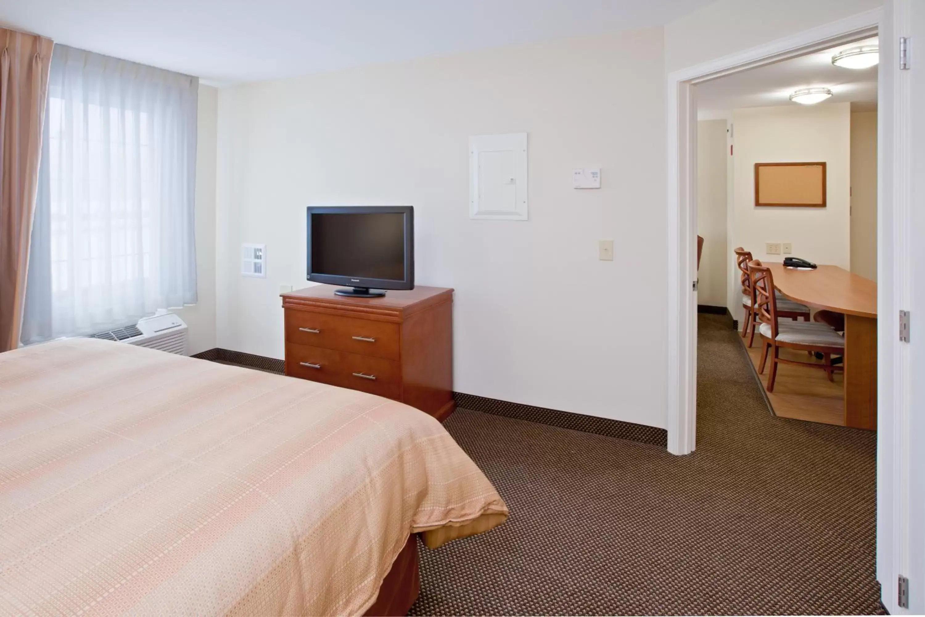 TV and multimedia, TV/Entertainment Center in Candlewood Suites Radcliff - Fort Knox, an IHG Hotel